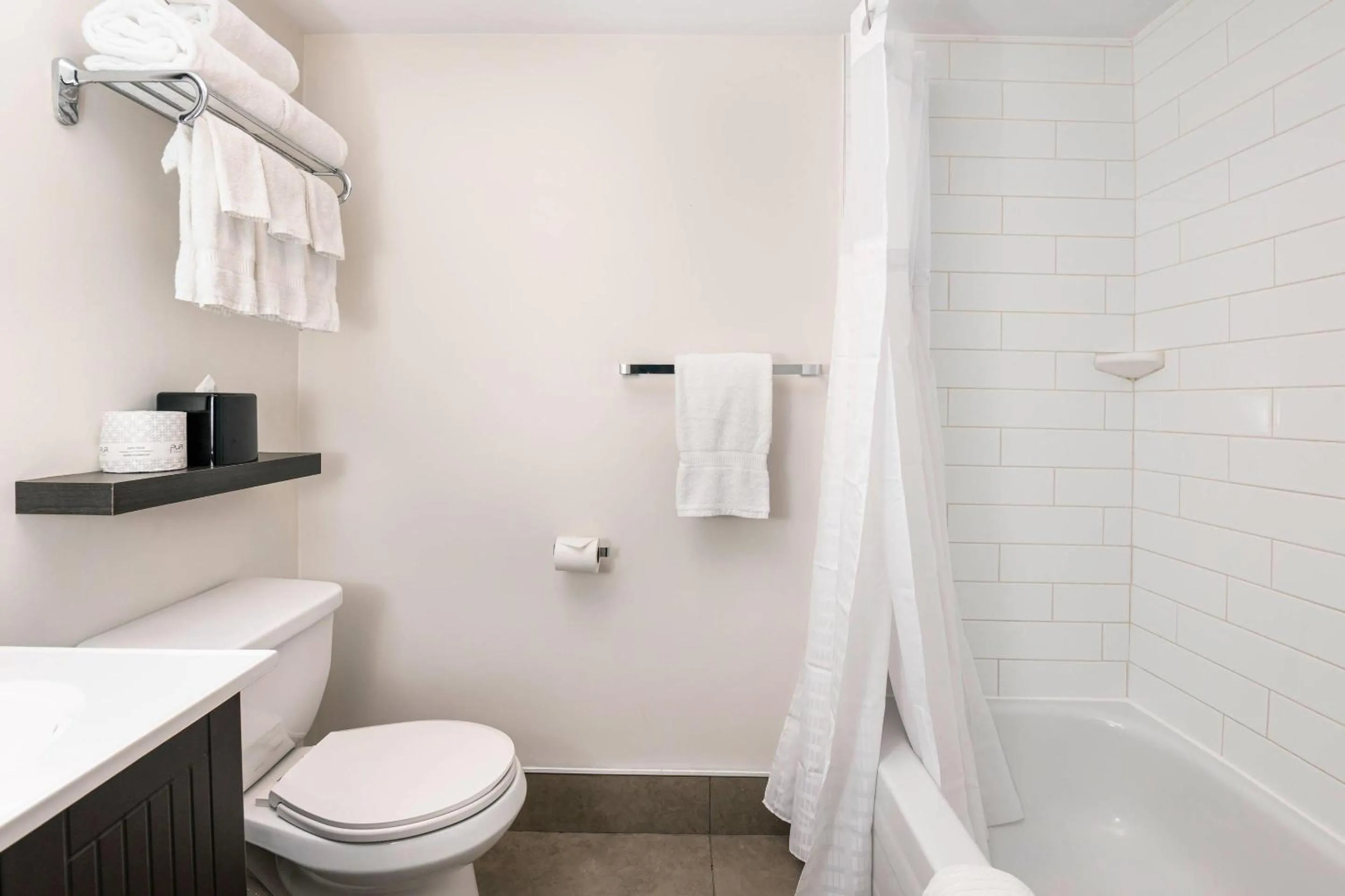 Bedroom in Quality Inn & Conference Centre Kingston Central