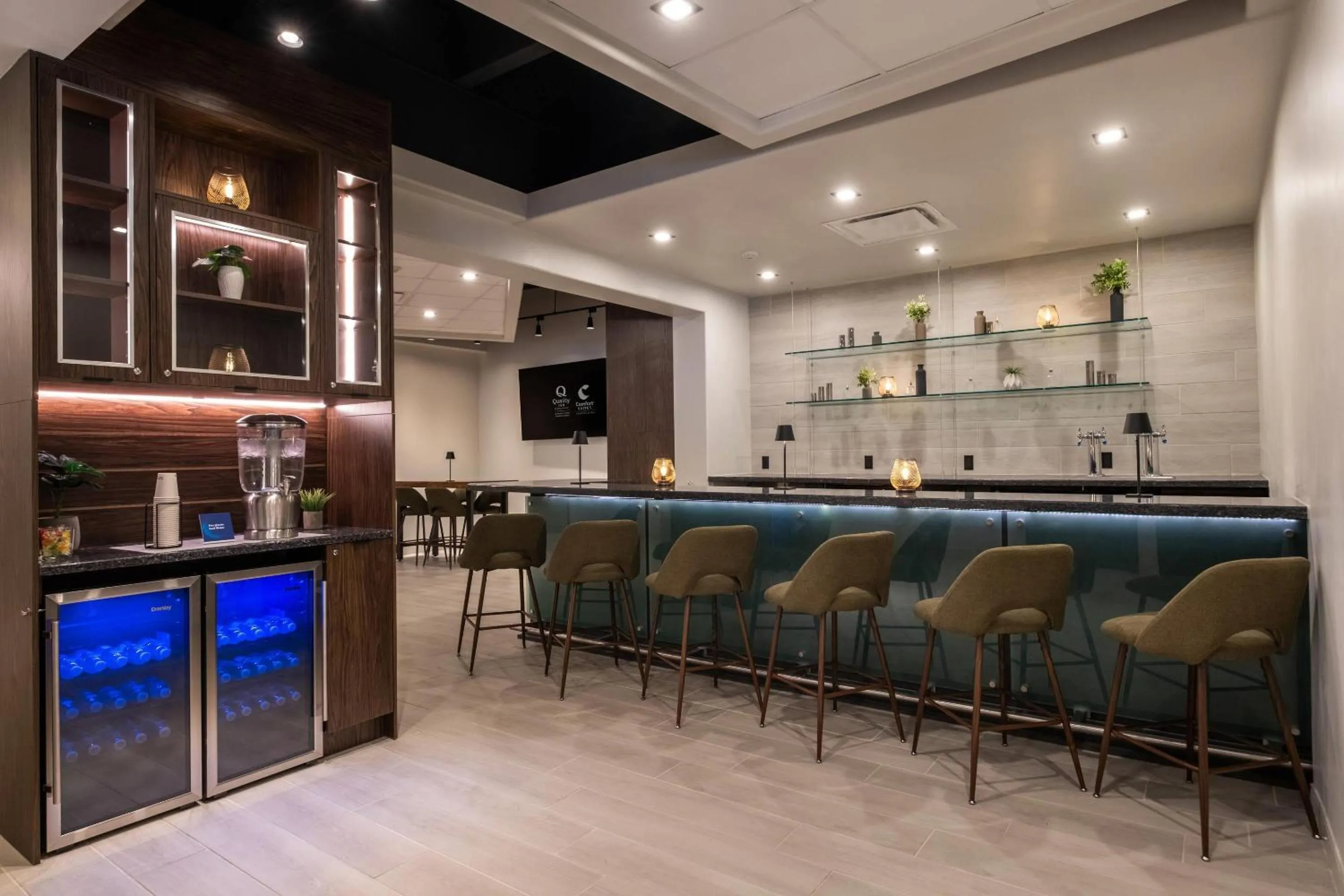 Lounge or bar in Quality Inn & Conference Centre Kingston Central