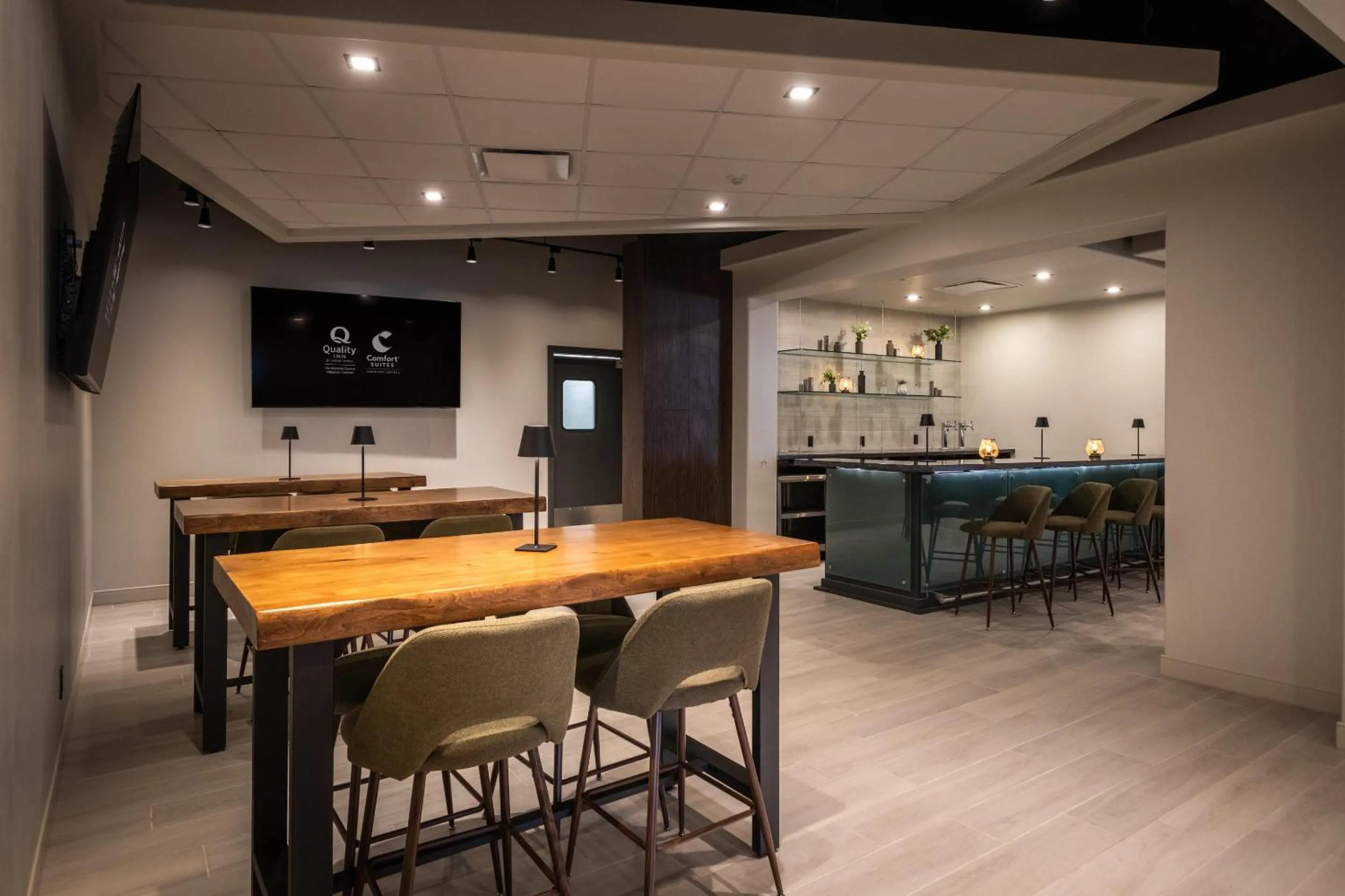 Lounge or bar in Quality Inn & Conference Centre Kingston Central
