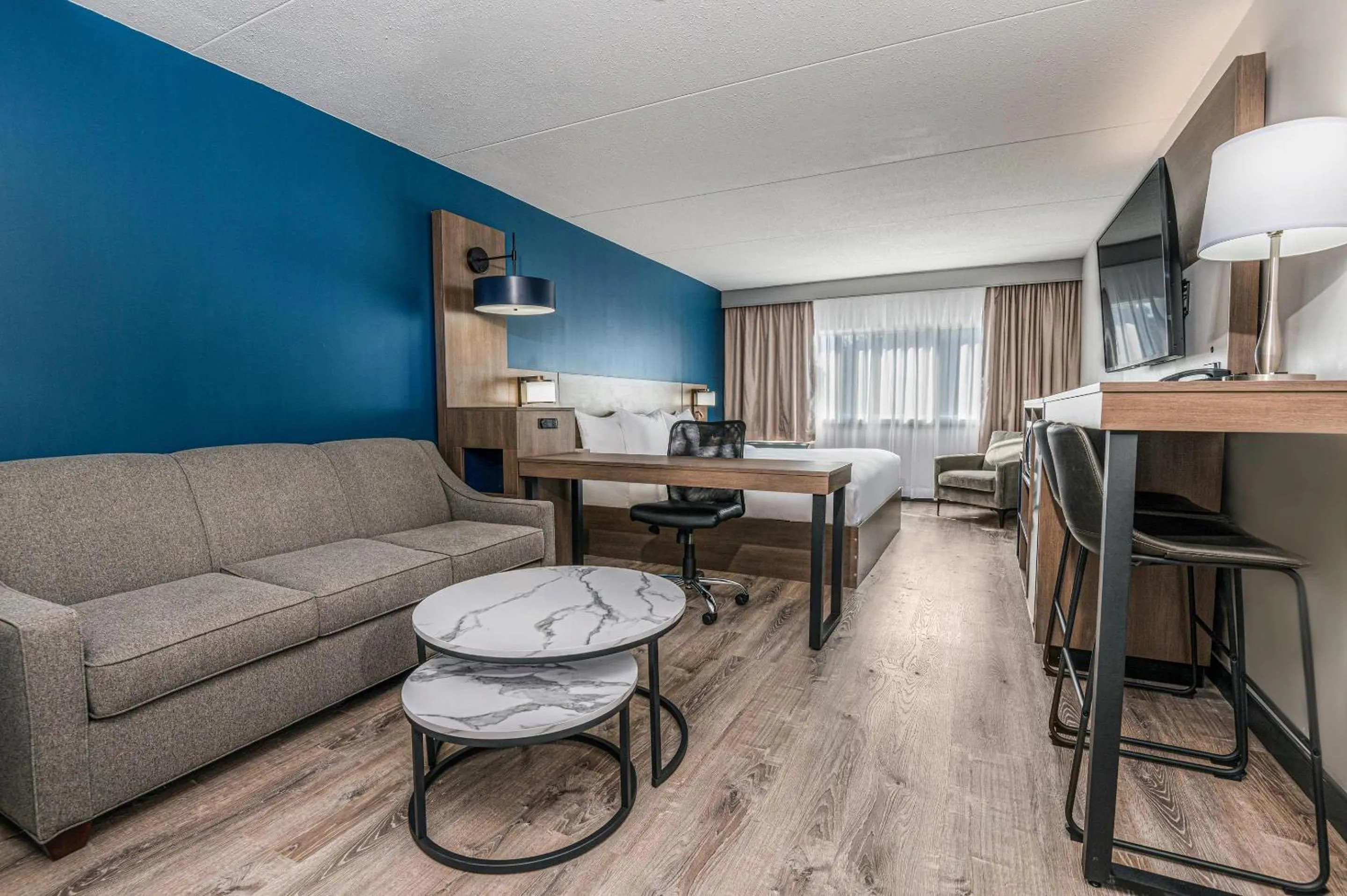 Bedroom in Comfort Suites Kingston Central