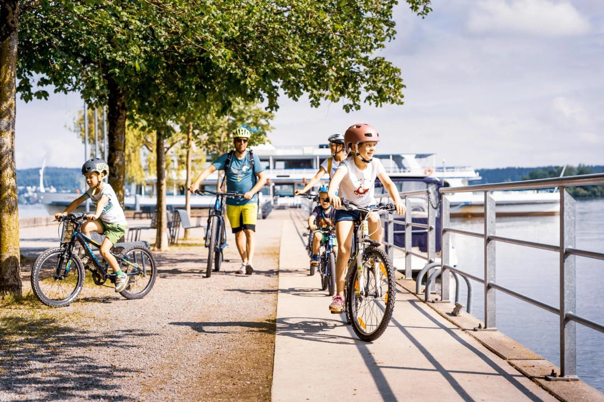 Cycling in Seedamm Plaza