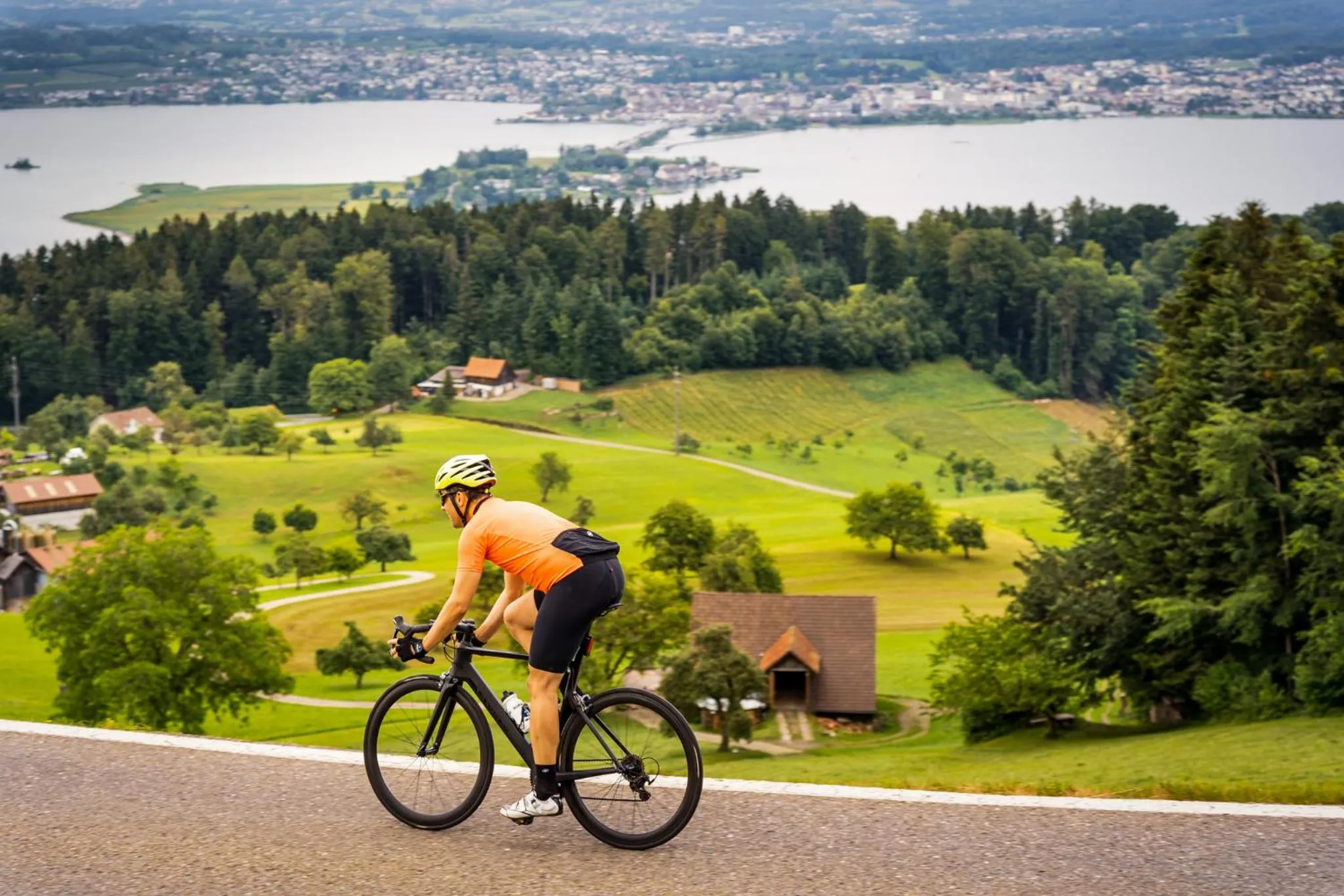 Cycling in Seedamm Plaza