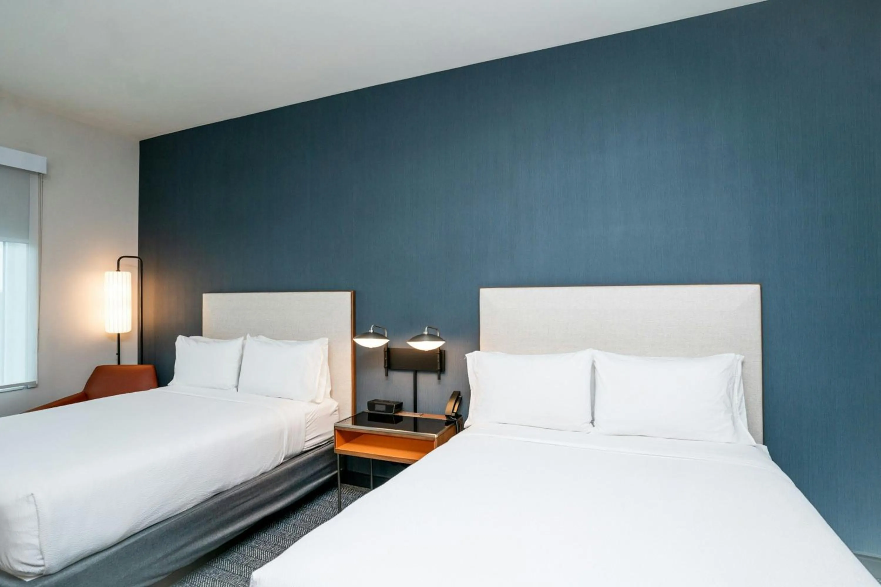 Photo of the whole room, Bed in Holiday Inn & Suites Atlanta Perimeter Dunwoody, an IHG Hotel