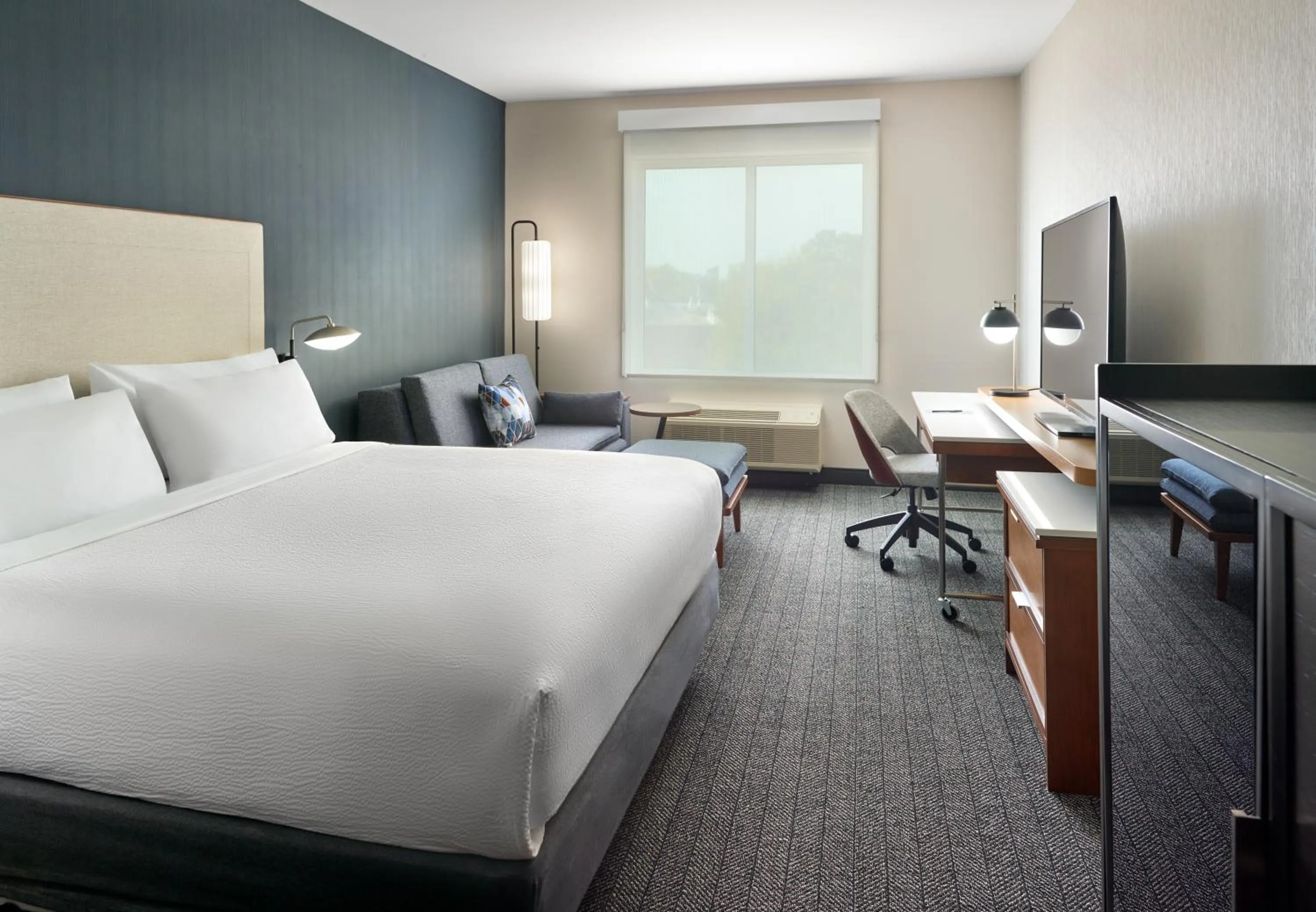Bed in Courtyard by Marriott Atlanta Dunwoody