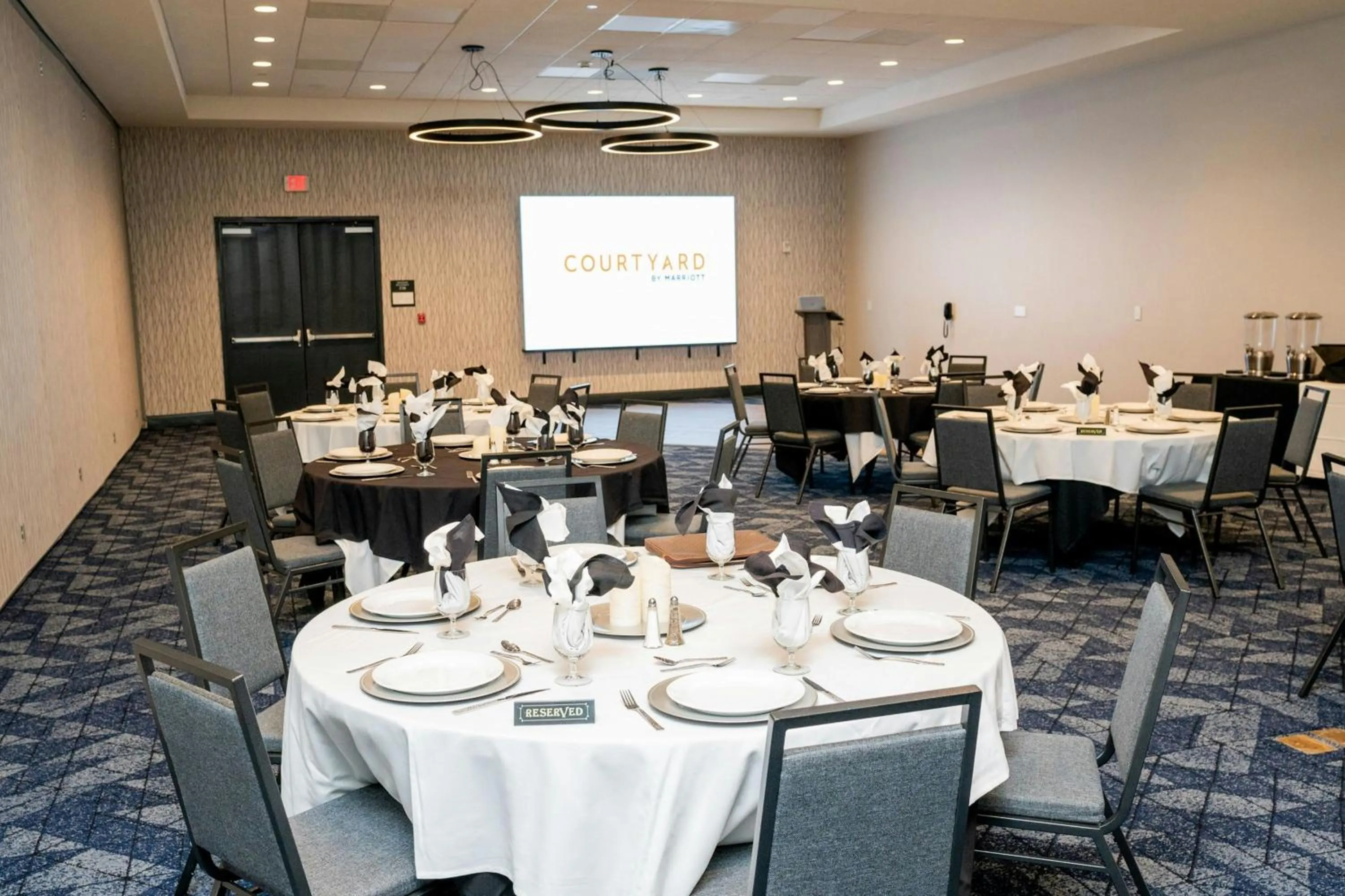 Meeting/conference room in Holiday Inn & Suites Atlanta Perimeter Dunwoody, an IHG Hotel