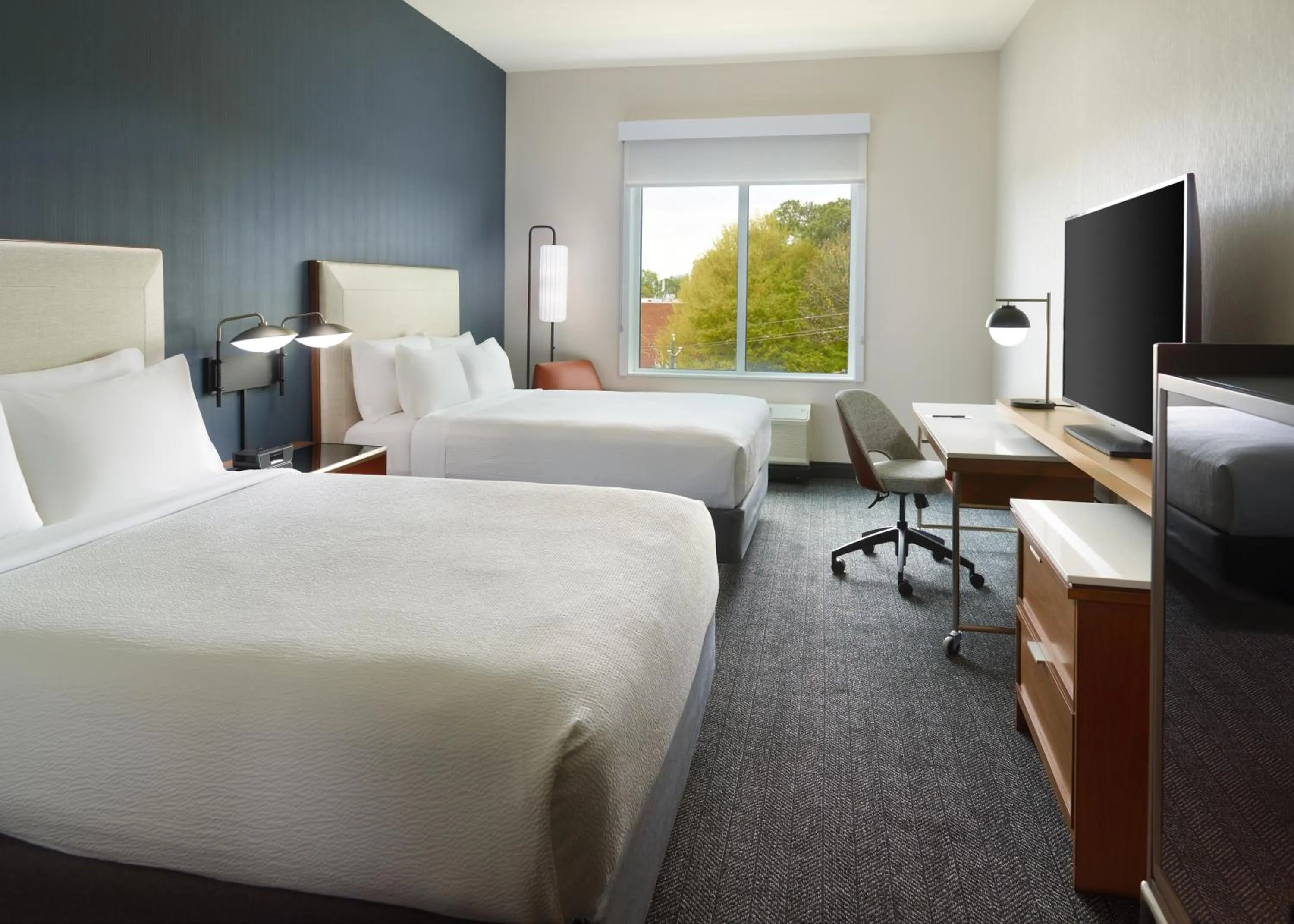 Bed in Courtyard by Marriott Atlanta Dunwoody