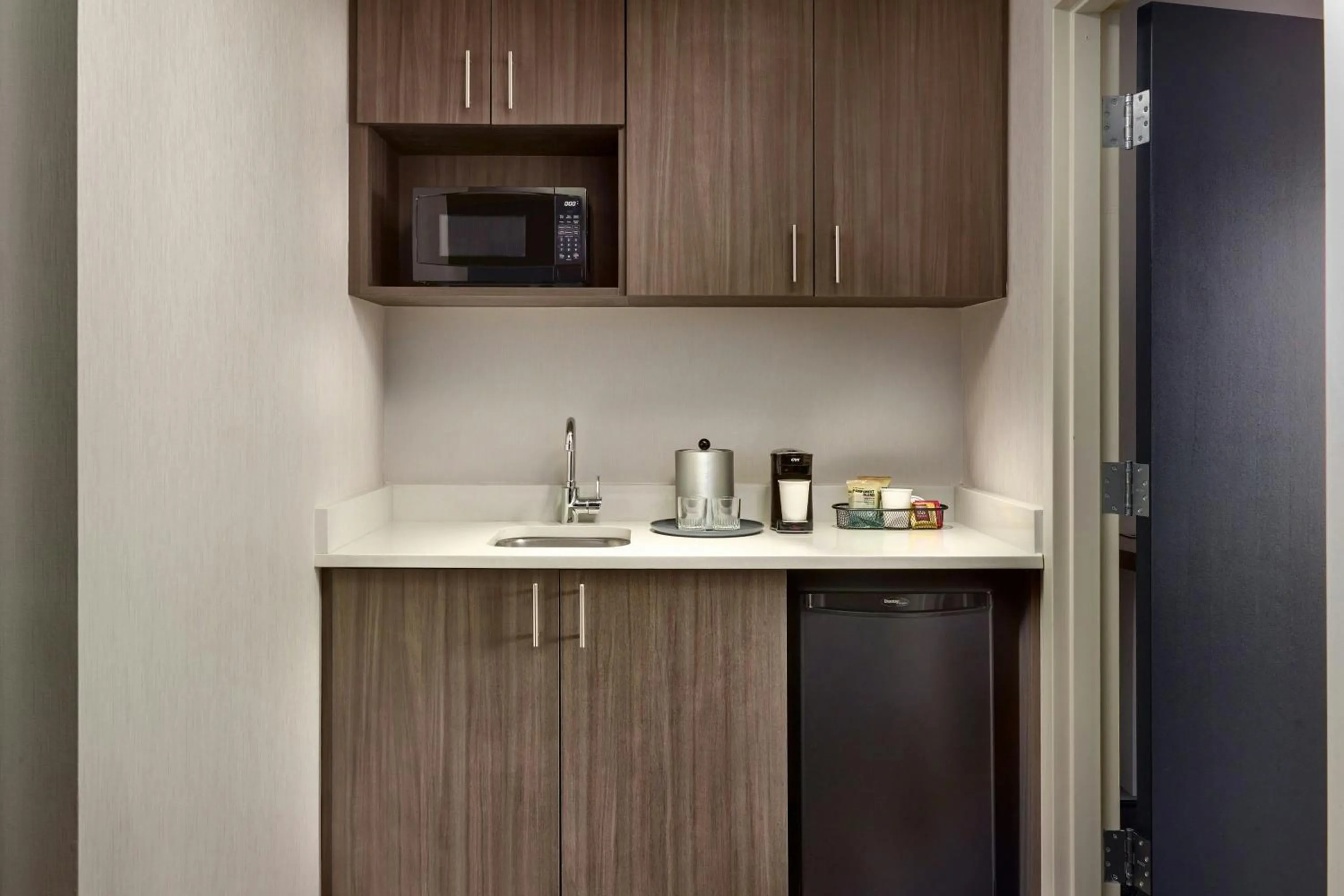 Lounge or bar in Courtyard by Marriott Atlanta Dunwoody