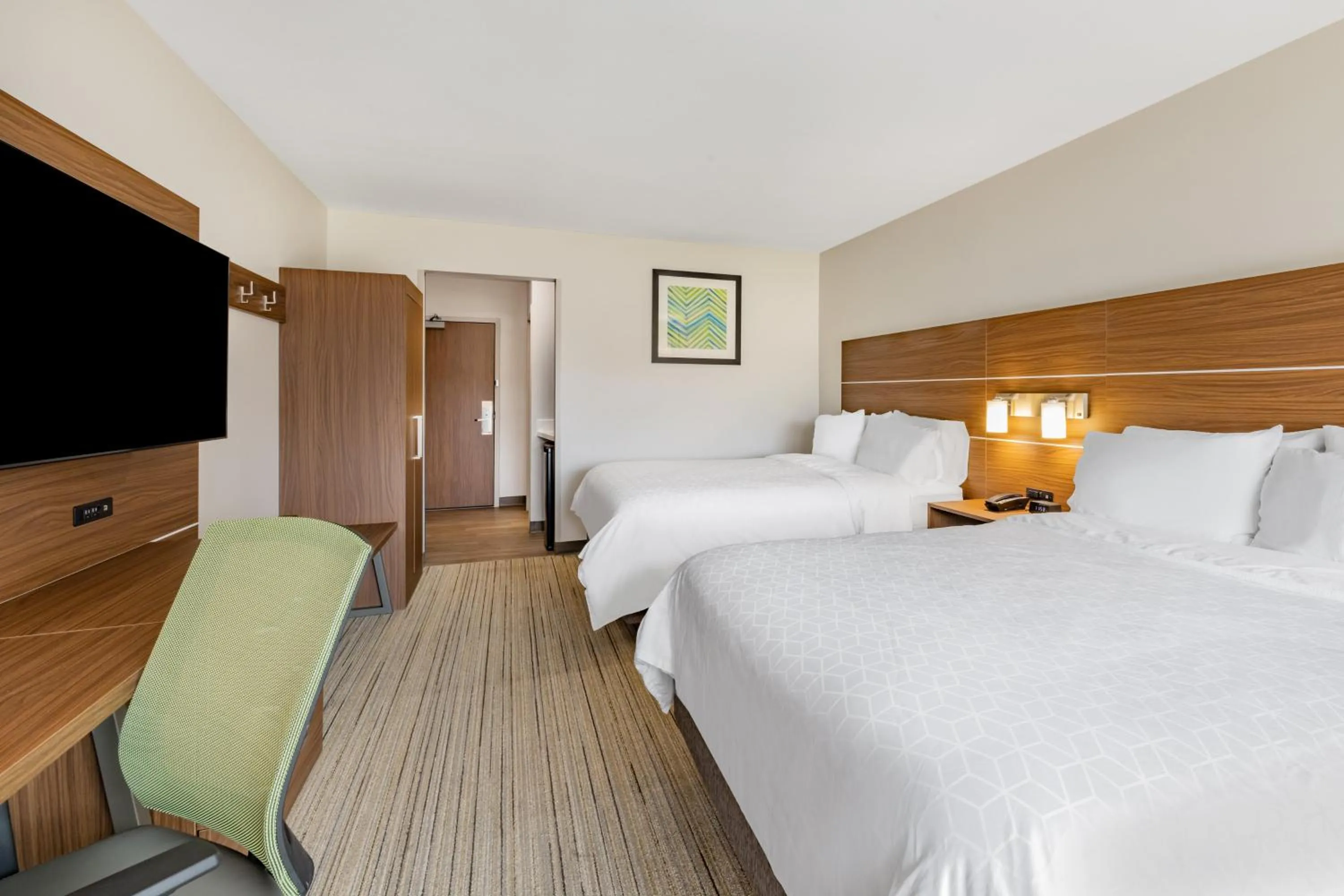 Photo of the whole room, Bed in Holiday Inn Express & Suites - Lincoln Downtown by IHG