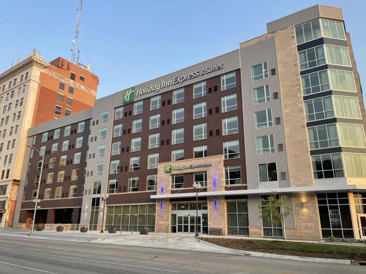 Property building in Holiday Inn Express & Suites - Lincoln Downtown by IHG