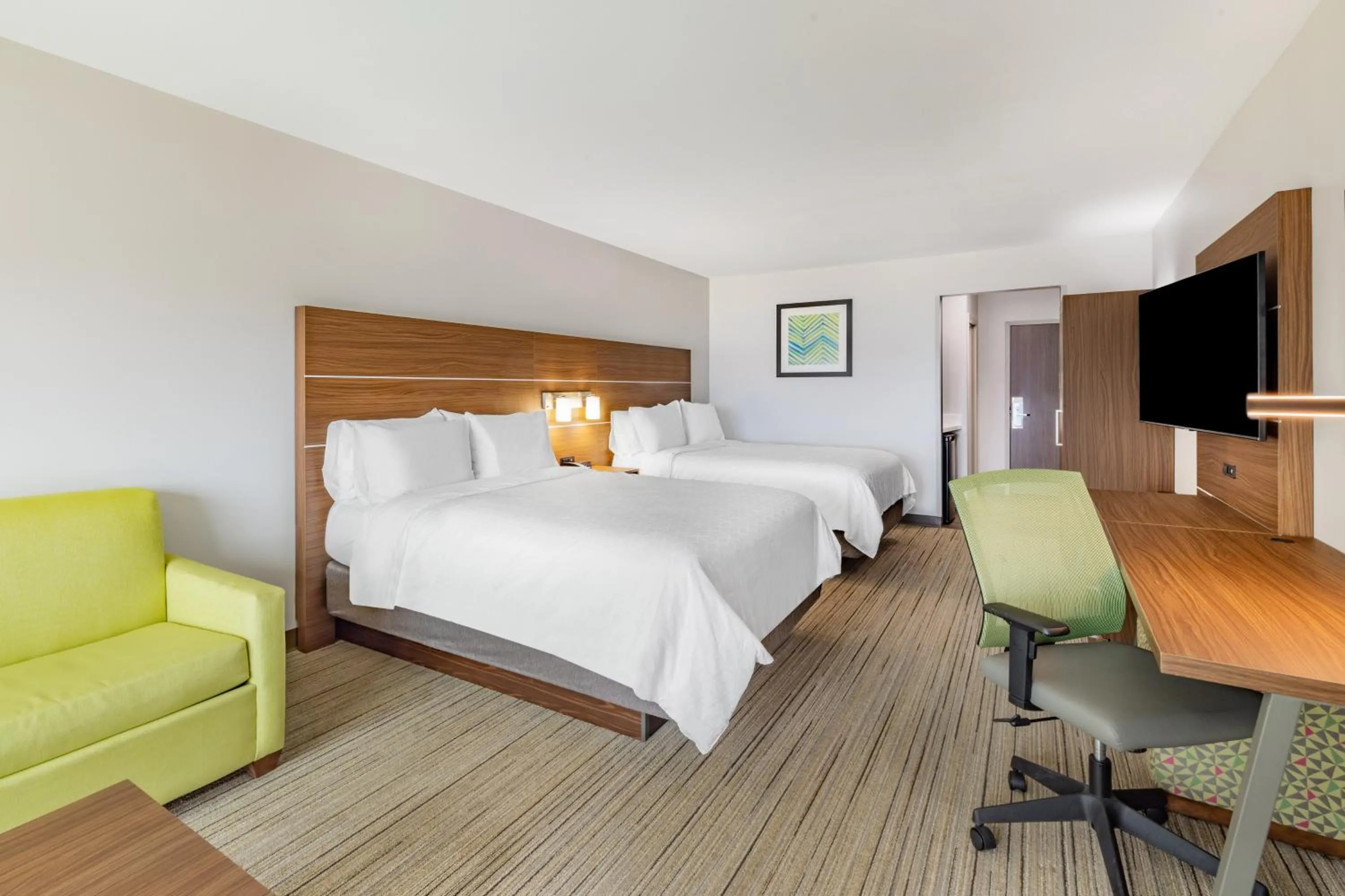 Photo of the whole room, Bed in Holiday Inn Express & Suites - Lincoln Downtown by IHG