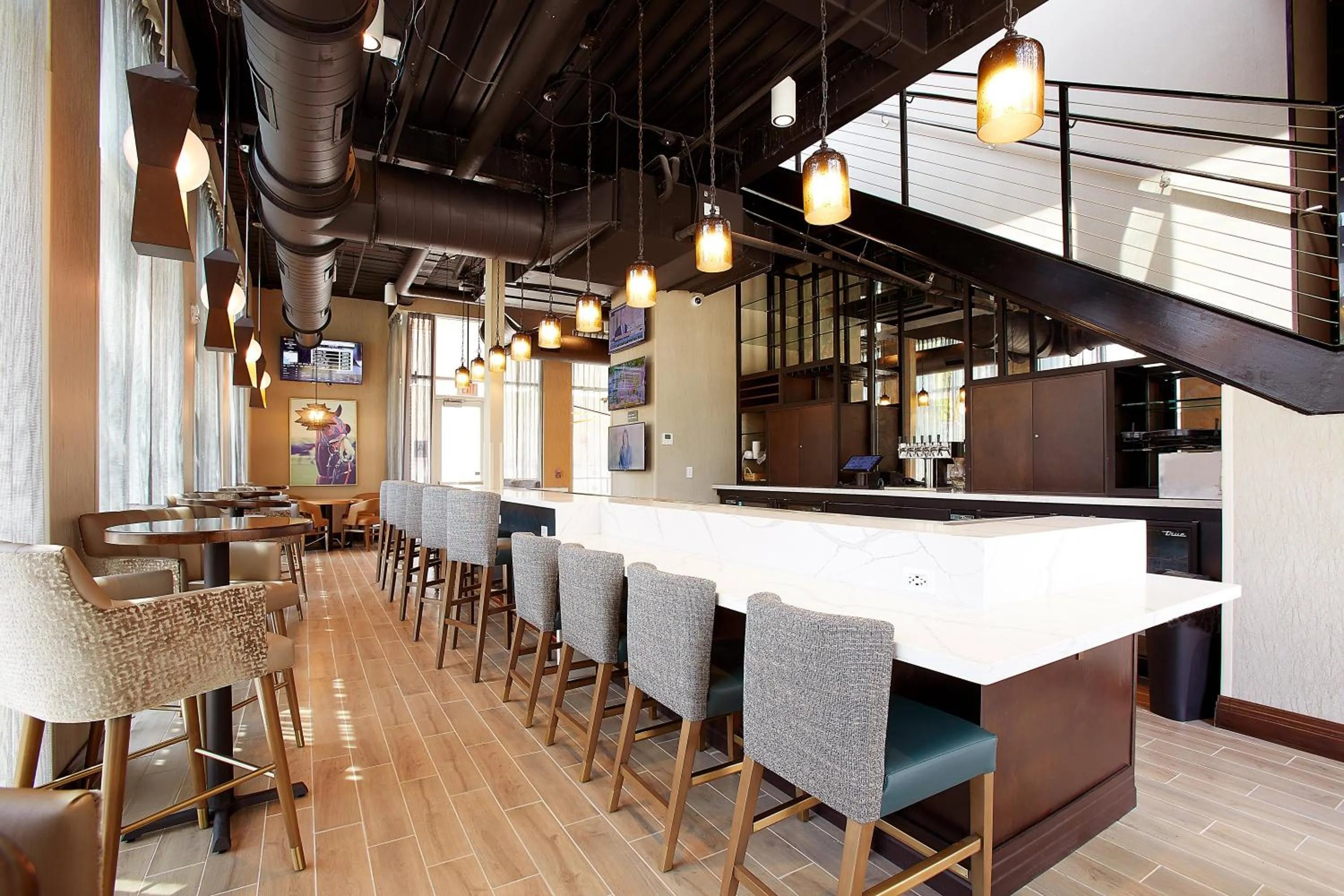 Lounge or bar in Holiday Inn Louisville Downtown by IHG