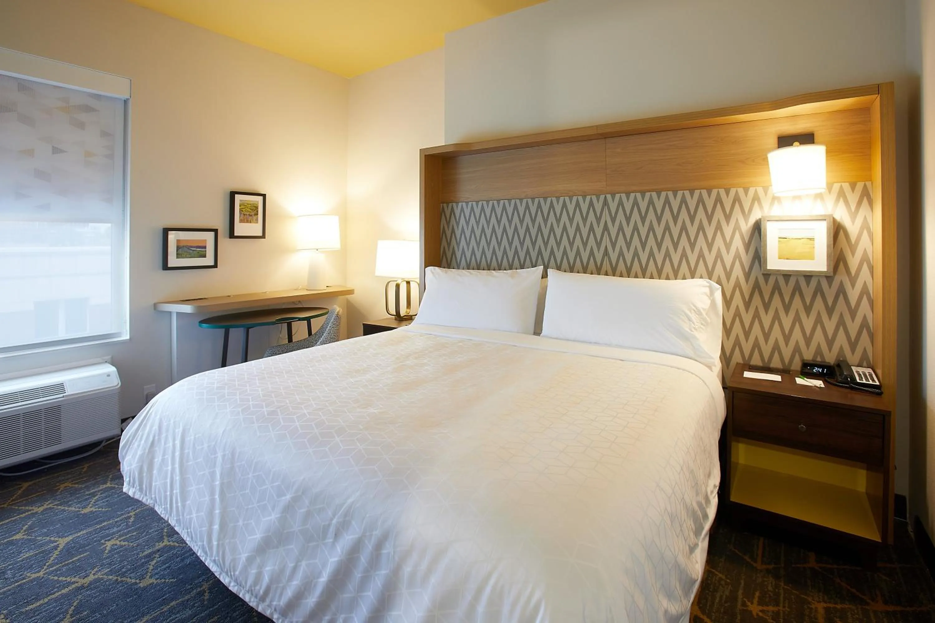 Photo of the whole room, Bed in Holiday Inn Louisville Downtown by IHG