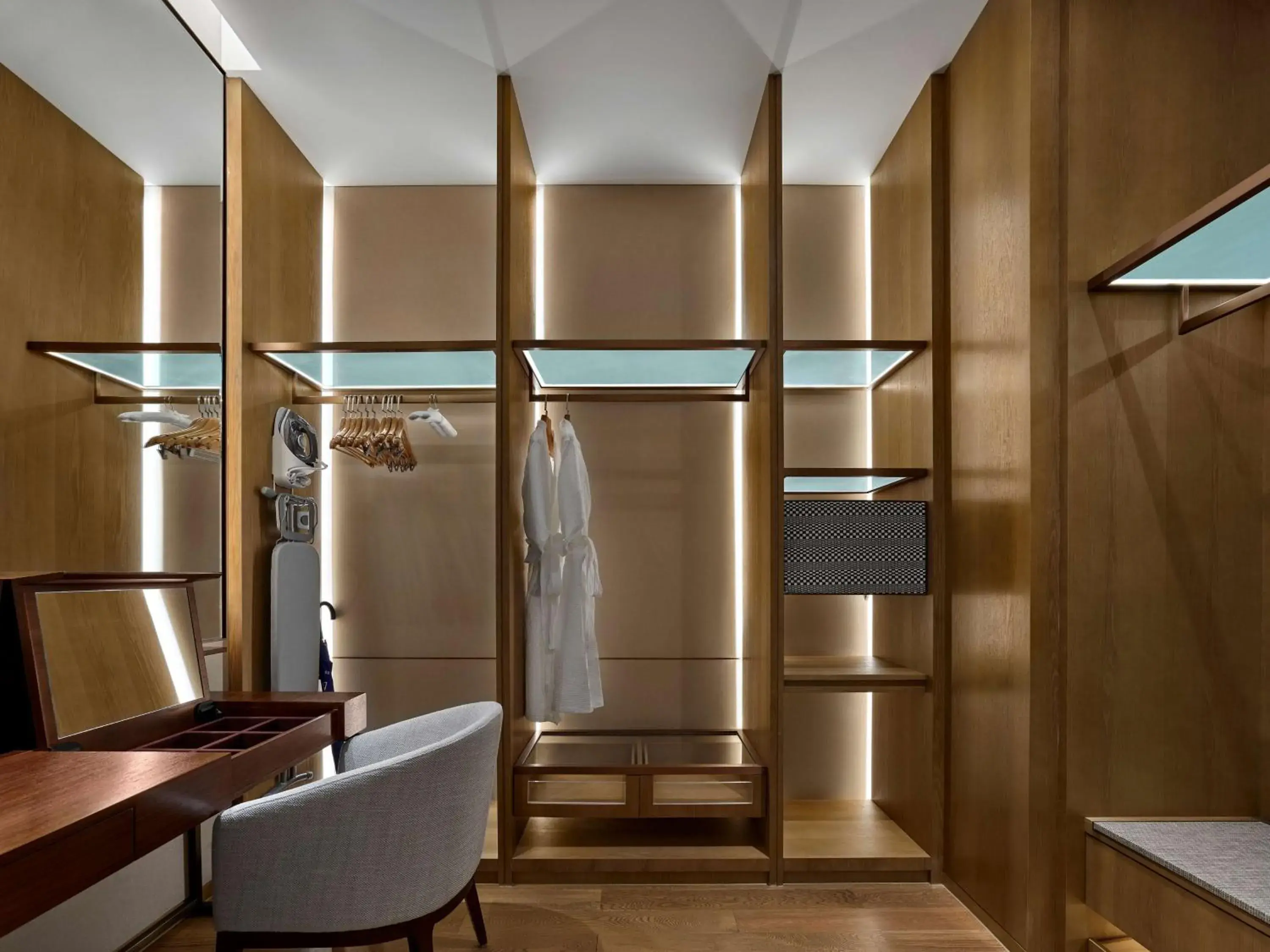 One-Bedroom King Suite with Ocean View in Hilton Hainan Ocean Flower Island One-Bedroom King Suite with Ocean View in Hilton Hainan Ocean Flower Island