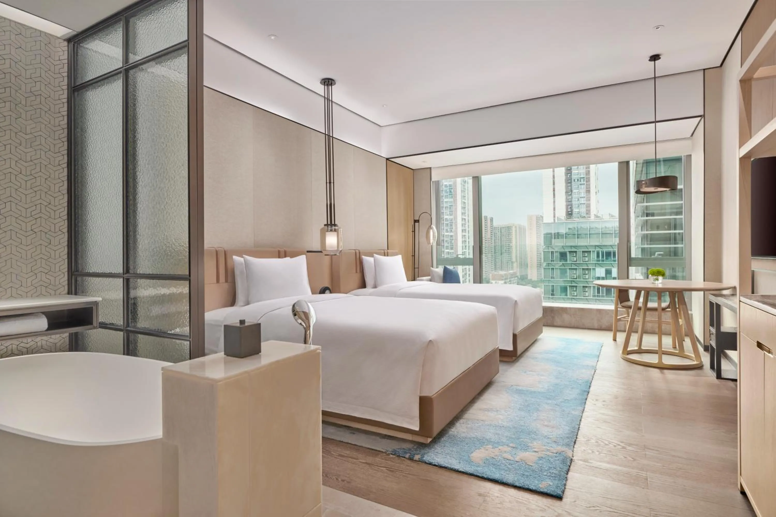 Photo of the whole room, Bed in DoubleTree by Hilton Shenzhen Airport