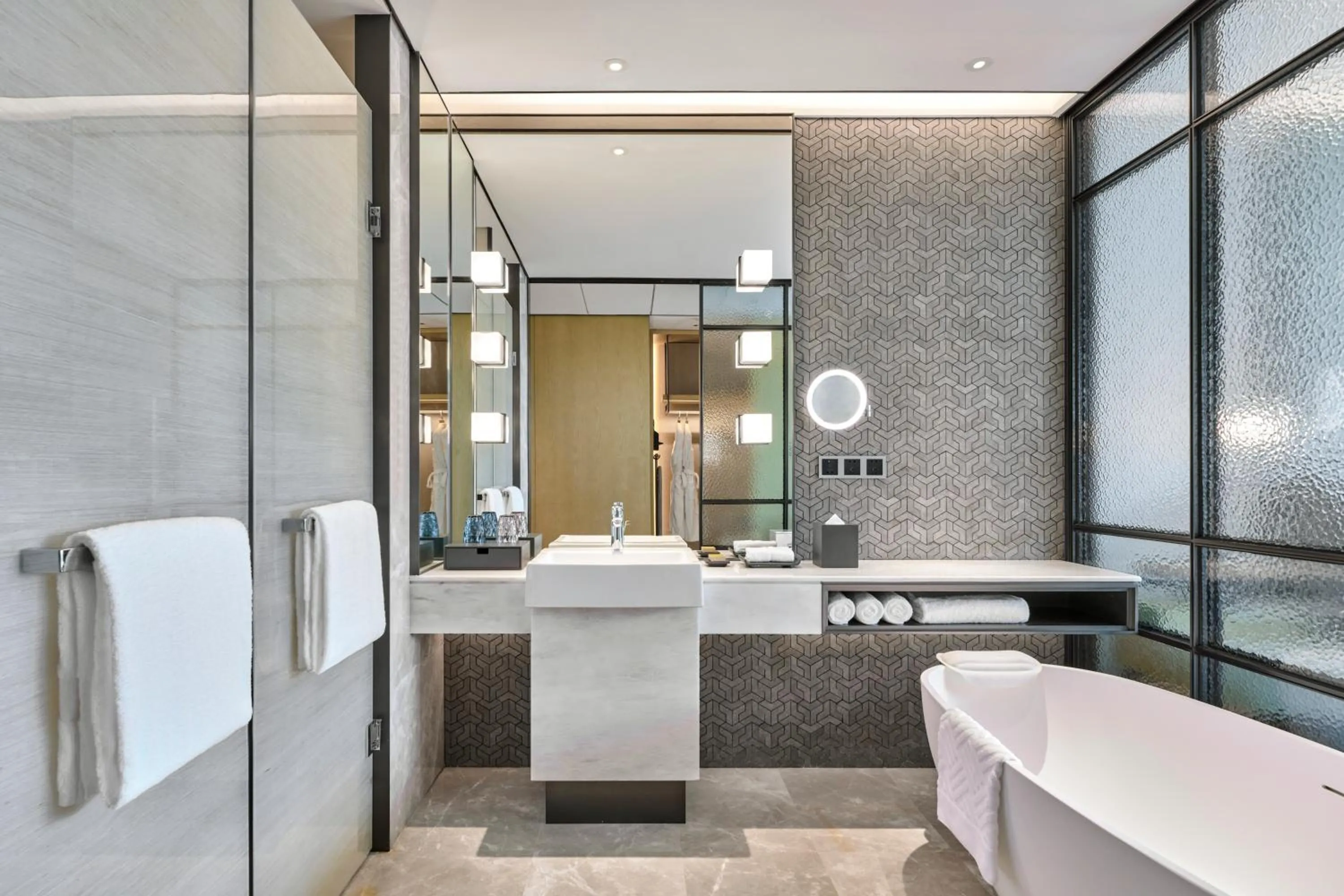 Shower in DoubleTree by Hilton Shenzhen Airport
