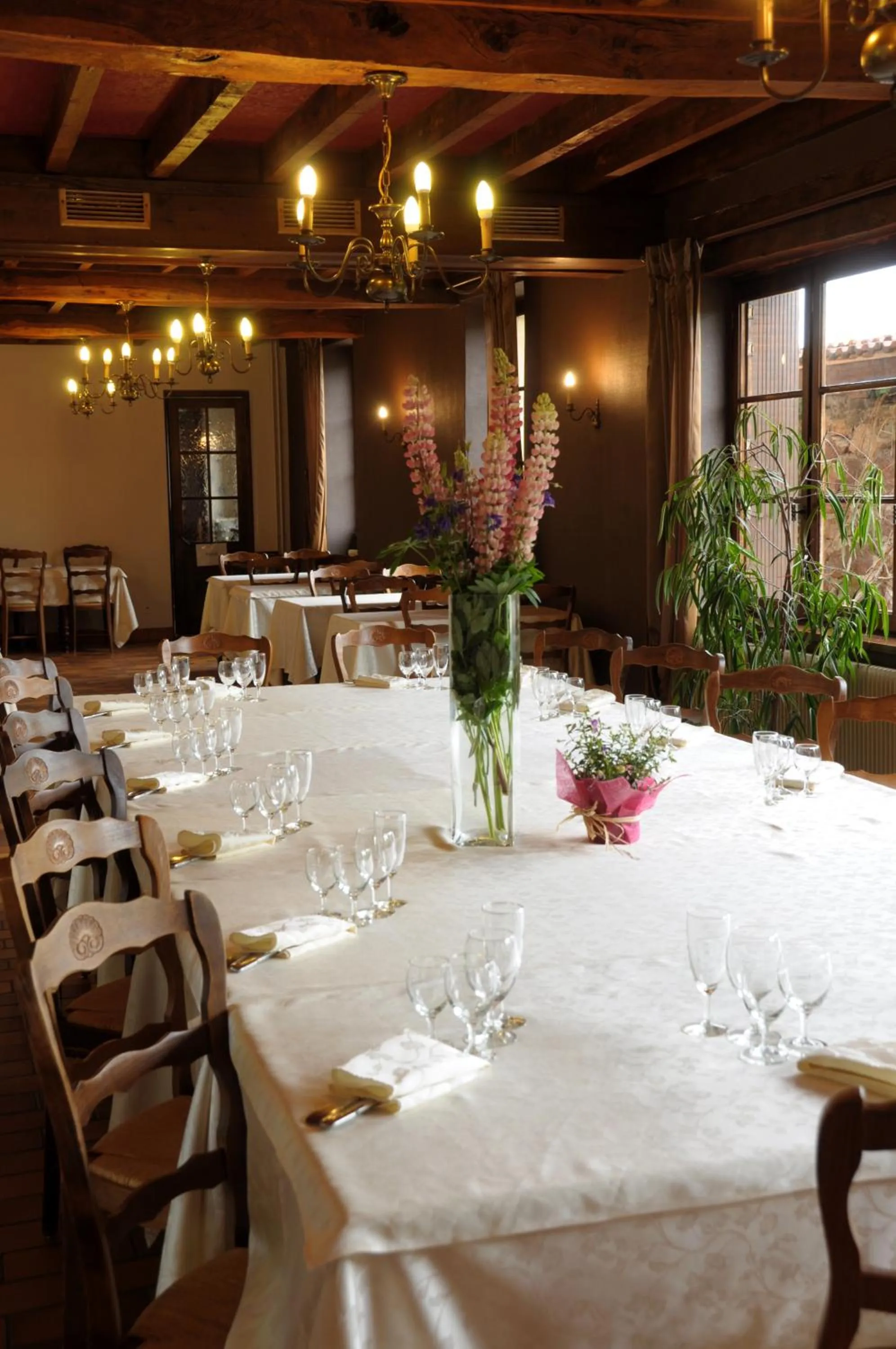 Restaurant/places to eat in Logis Hôtel LE DAHU