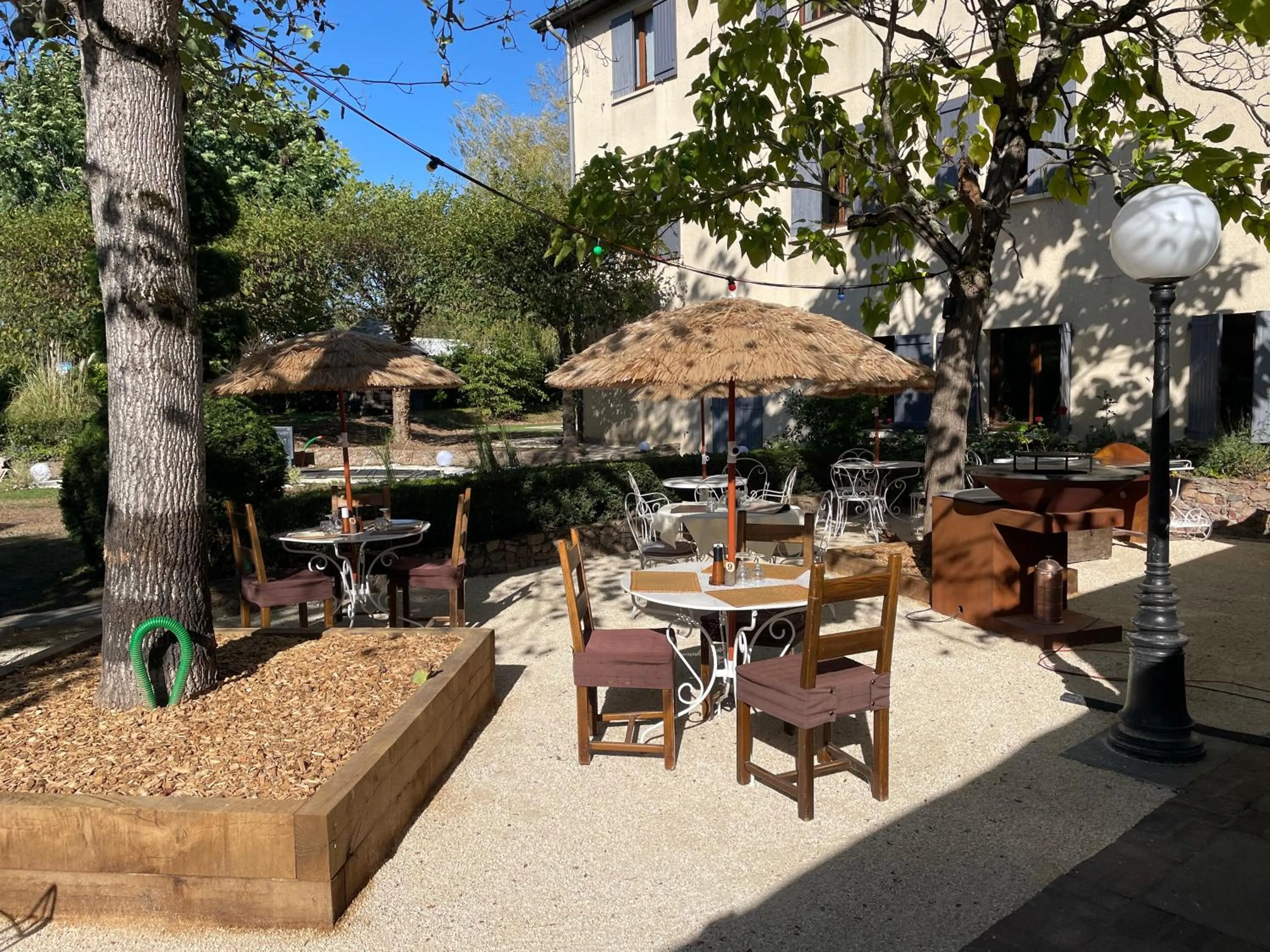Patio in Logis Hôtel LE DAHU