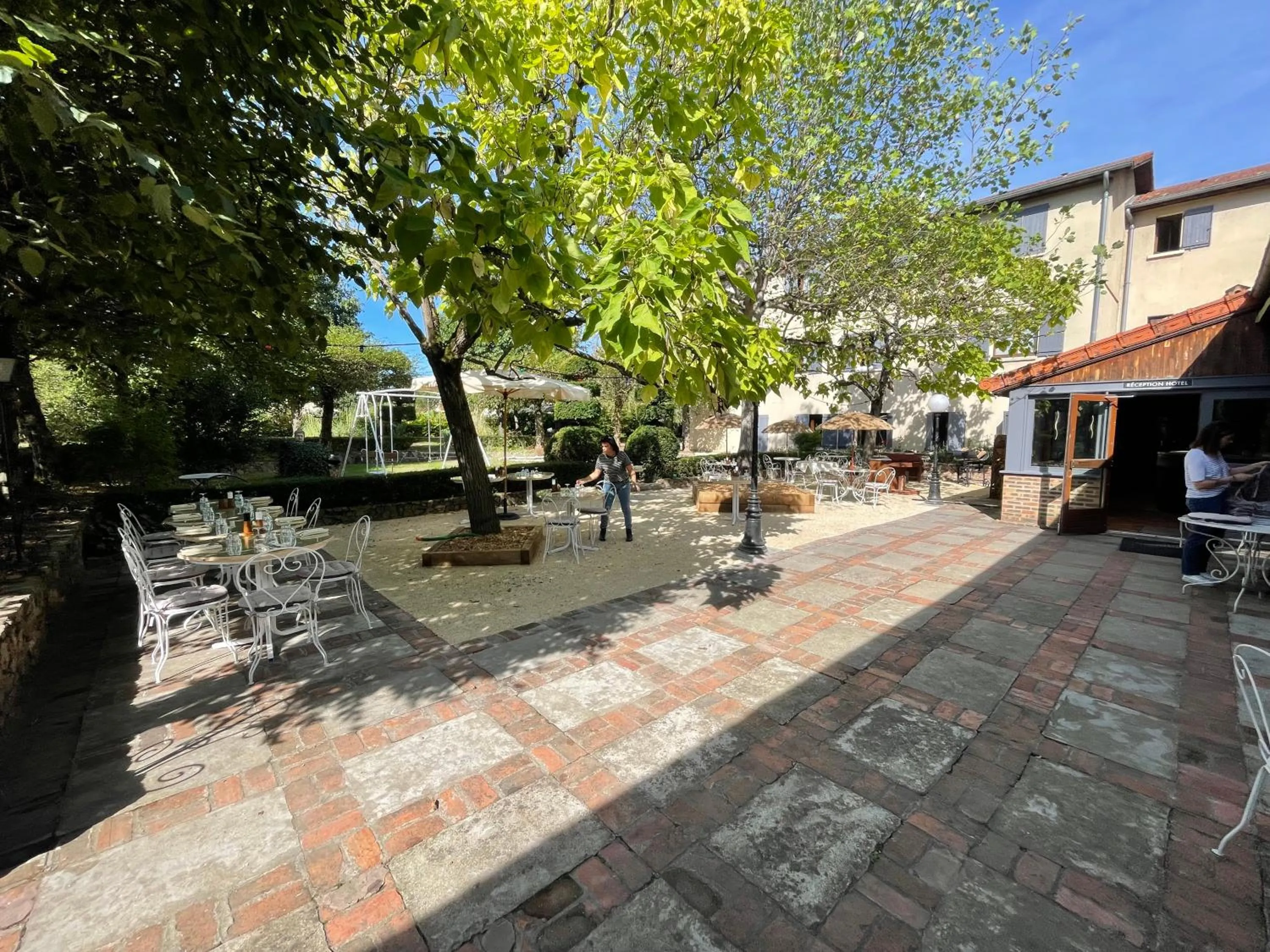 Patio in Logis Hôtel LE DAHU