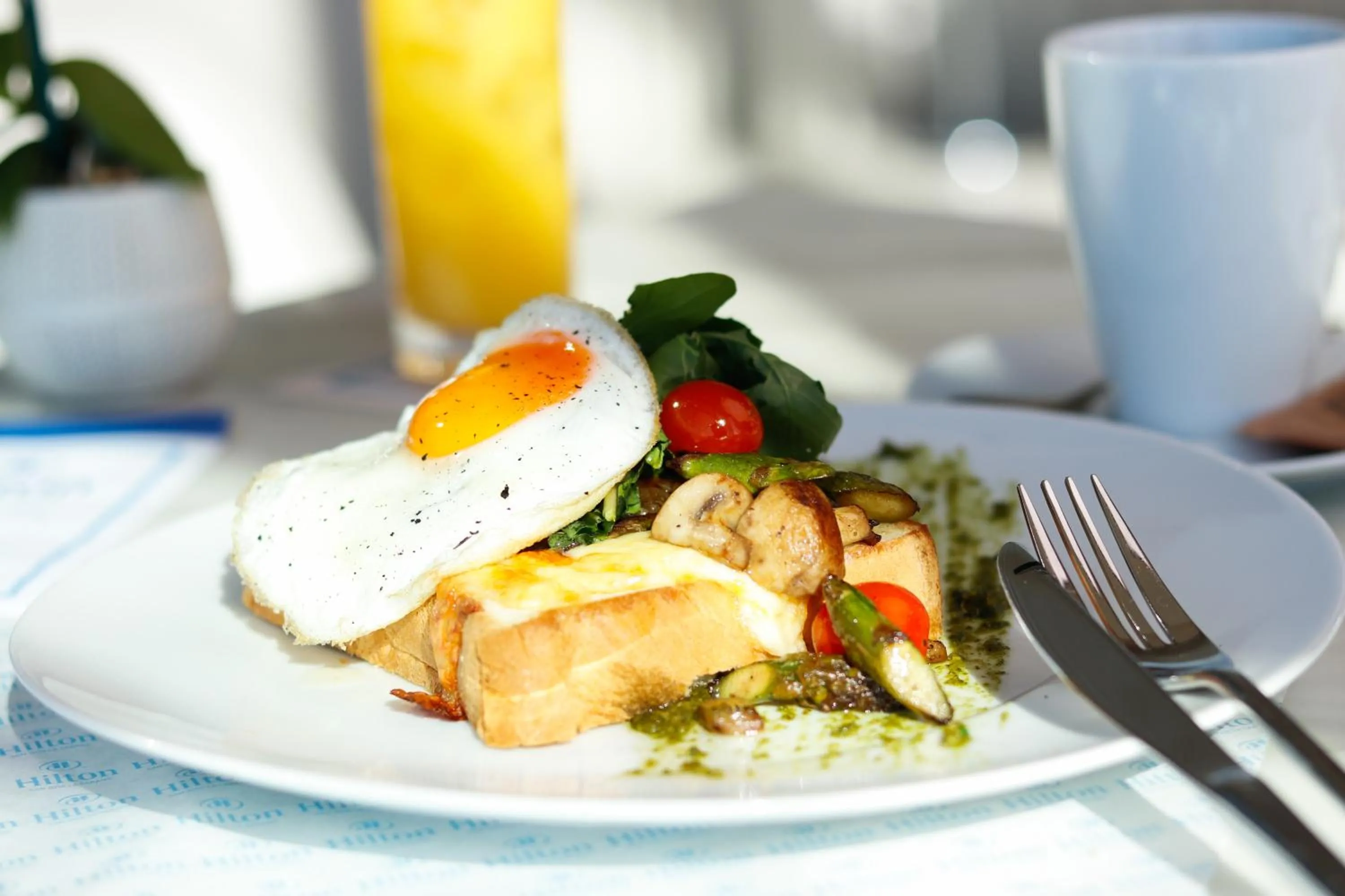 Restaurant/places to eat in Hilton San Jose La Sabana