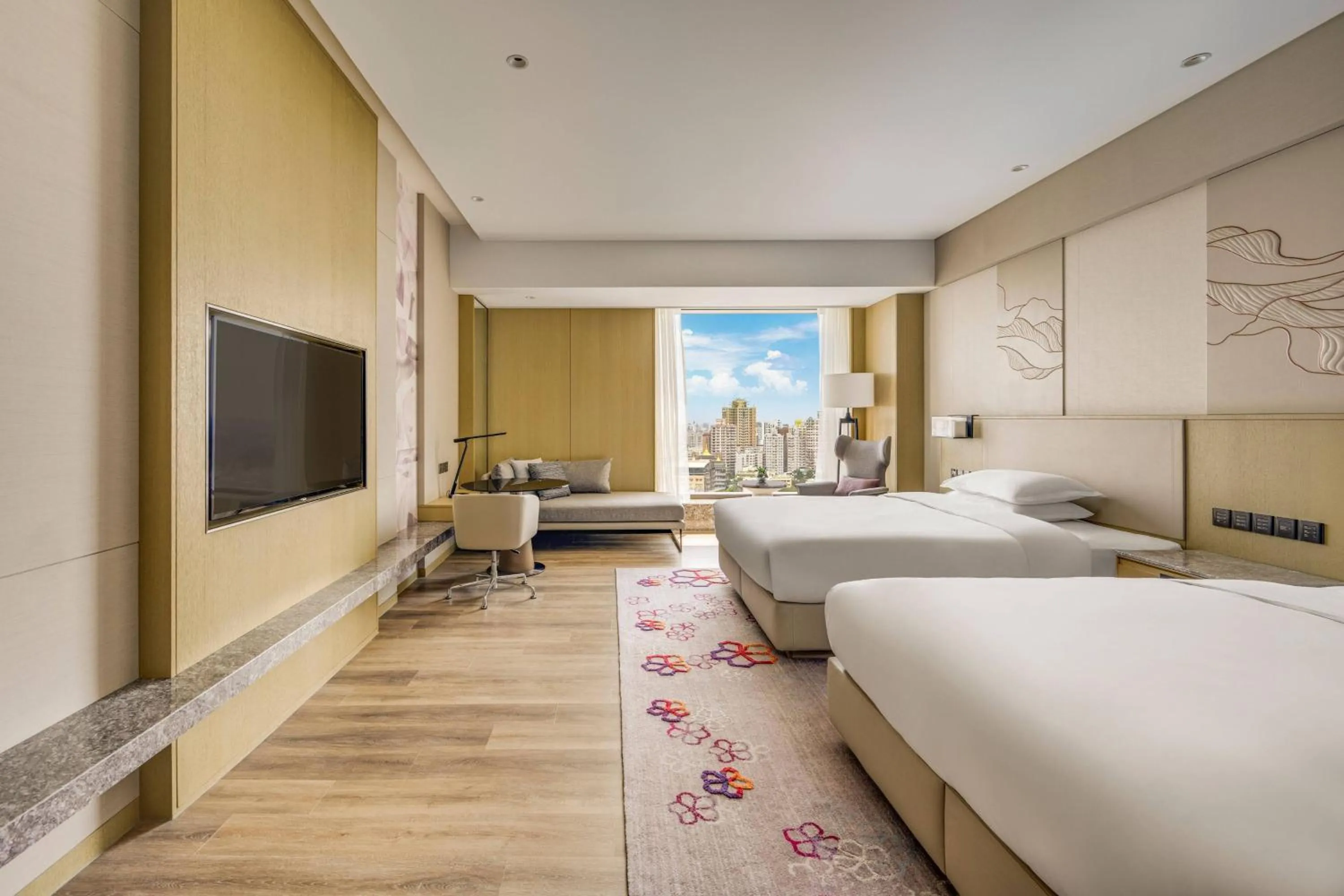 Photo of the whole room, Bed in Kaohsiung Marriott Hotel