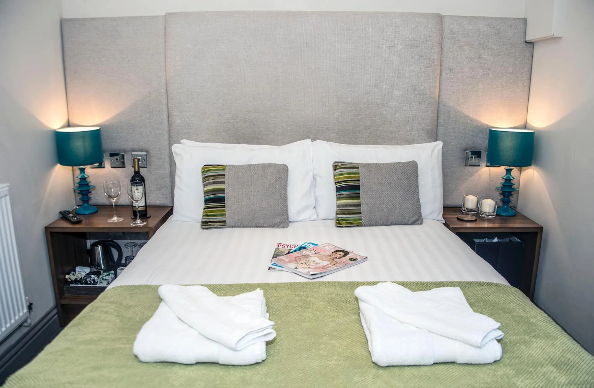 Bedroom, Bed in Base Serviced Apartments - City Road