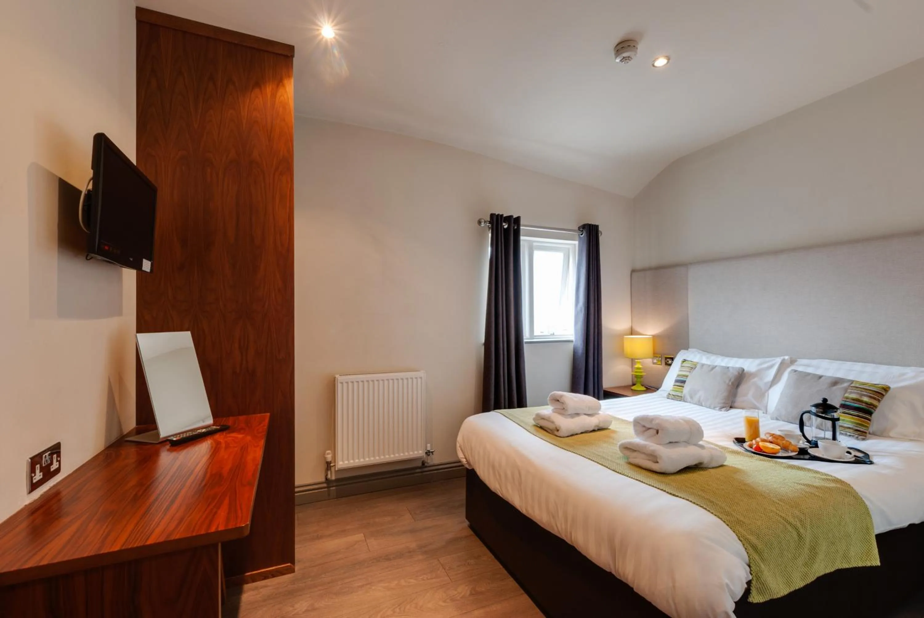 Bedroom, Bed in Base Serviced Apartments - City Road