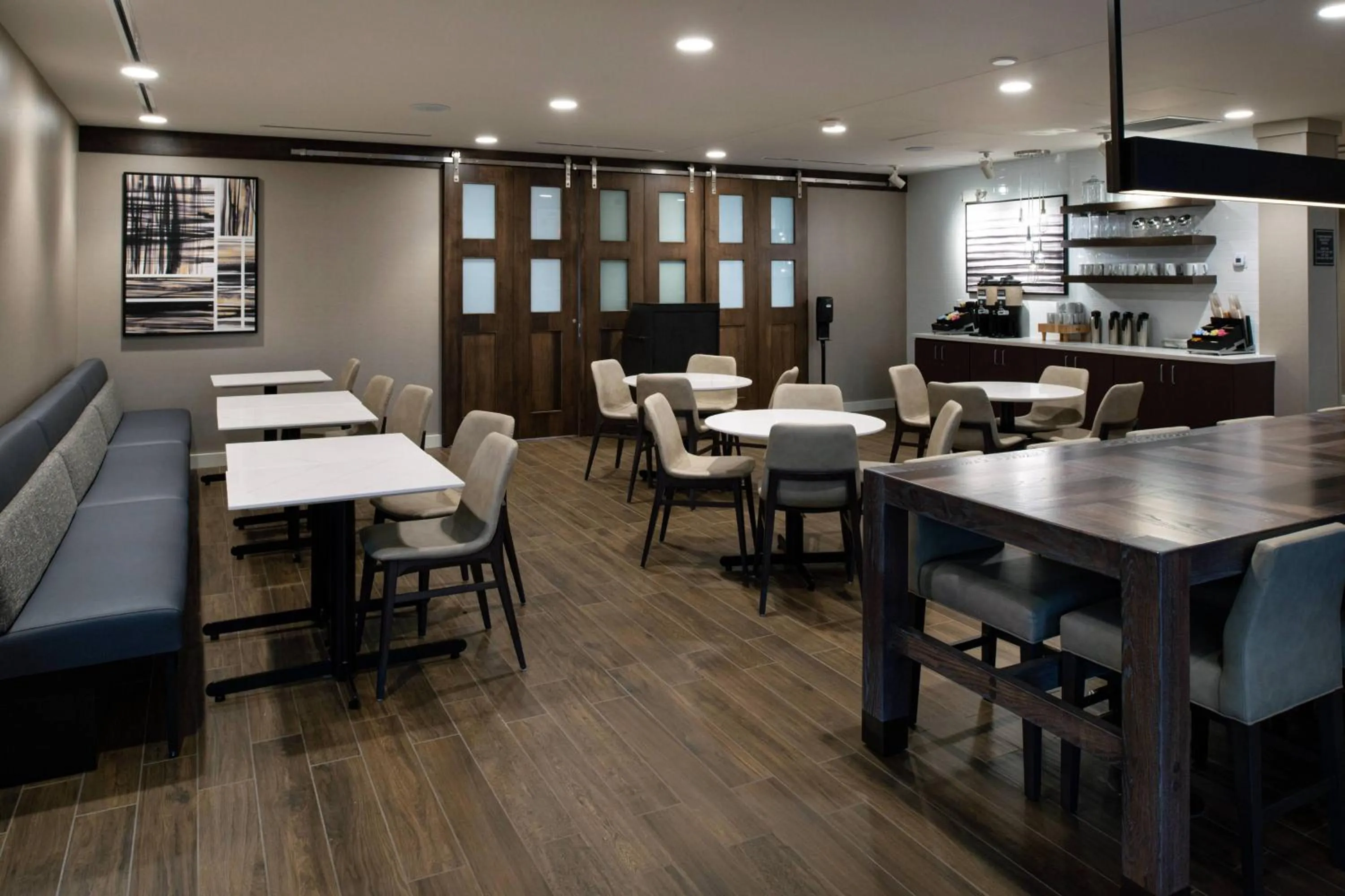 Restaurant/places to eat in Residence Inn by Marriott St Louis Chesterfield