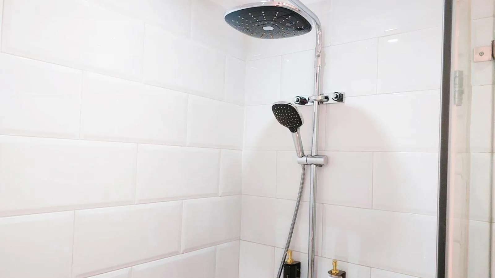 Shower in Jatinangor National Golf & Resort