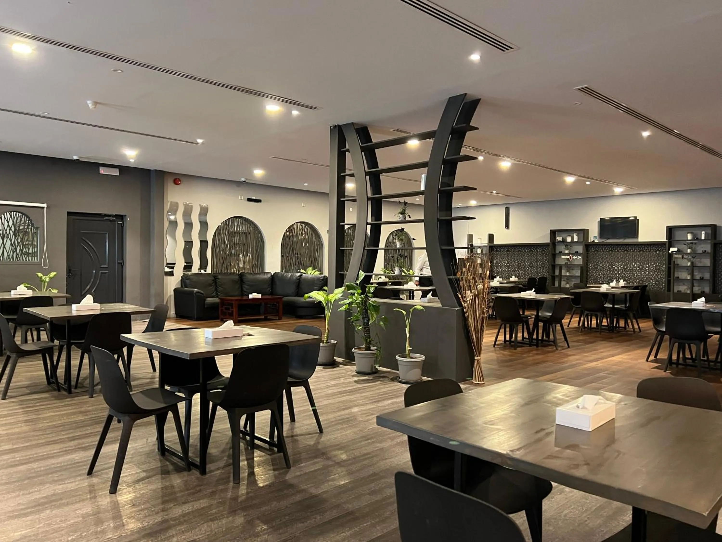 Restaurant/places to eat in Mutrah Hotel