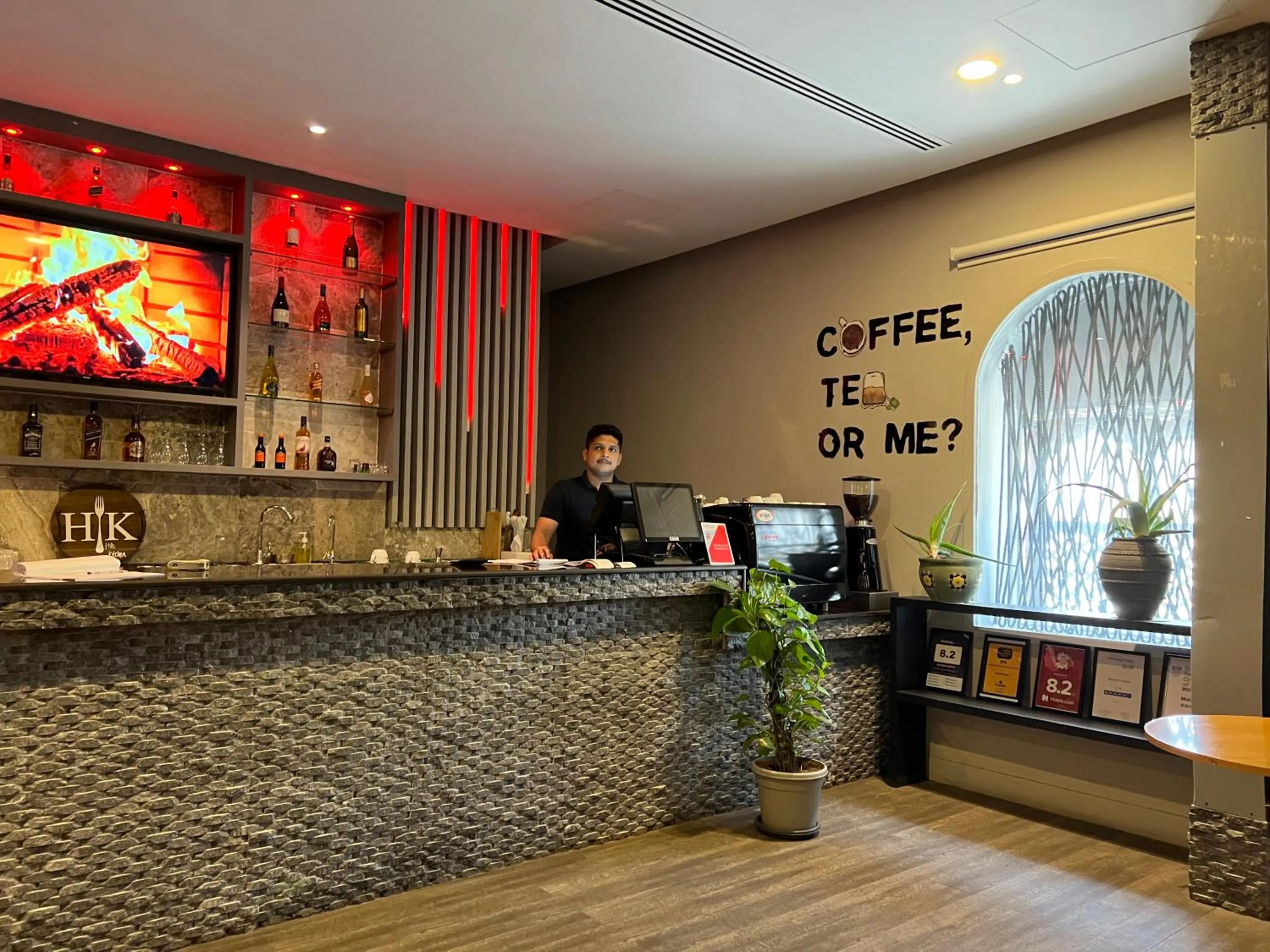 Restaurant/places to eat in Mutrah Hotel