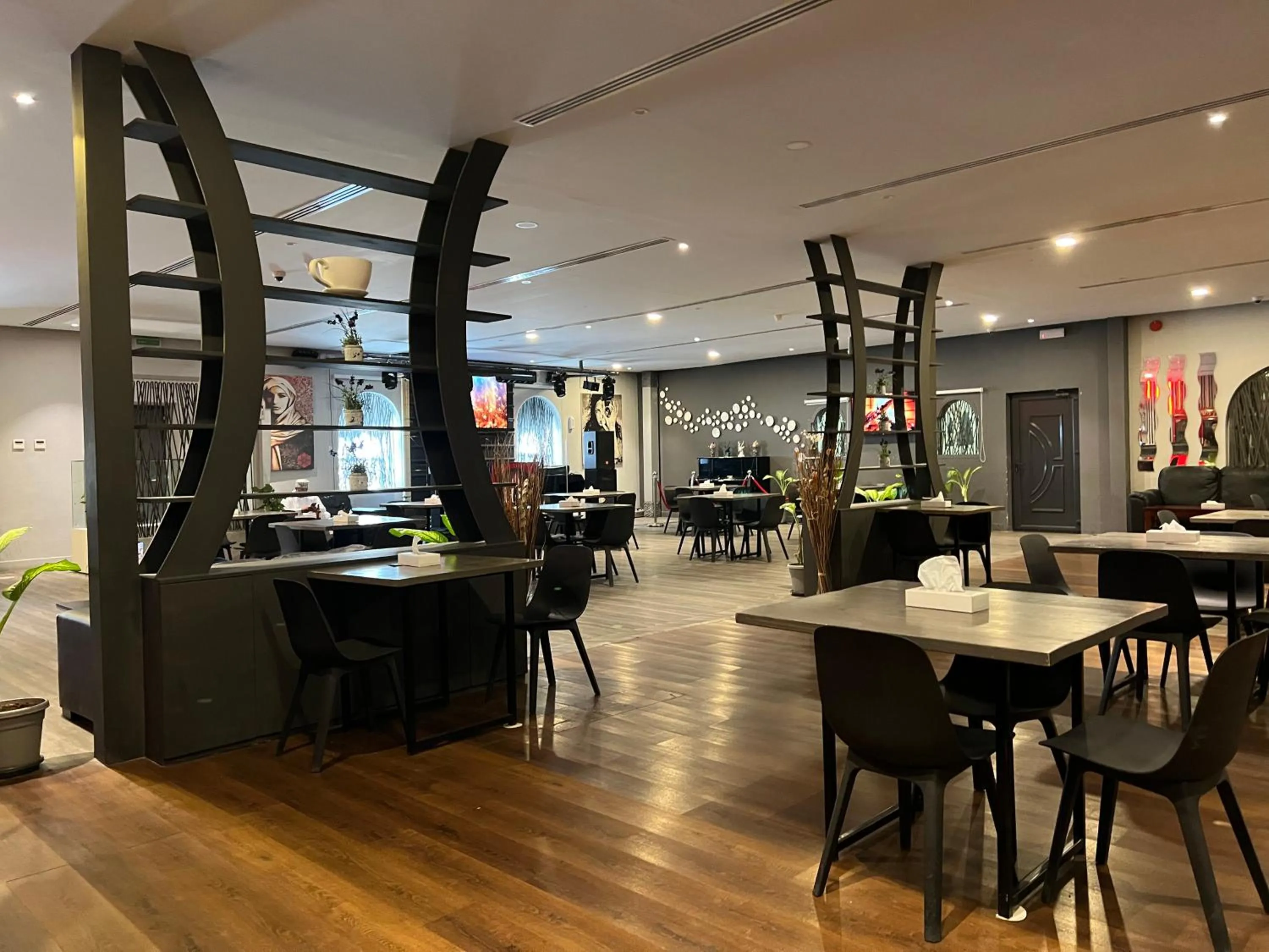 Restaurant/places to eat in Mutrah Hotel