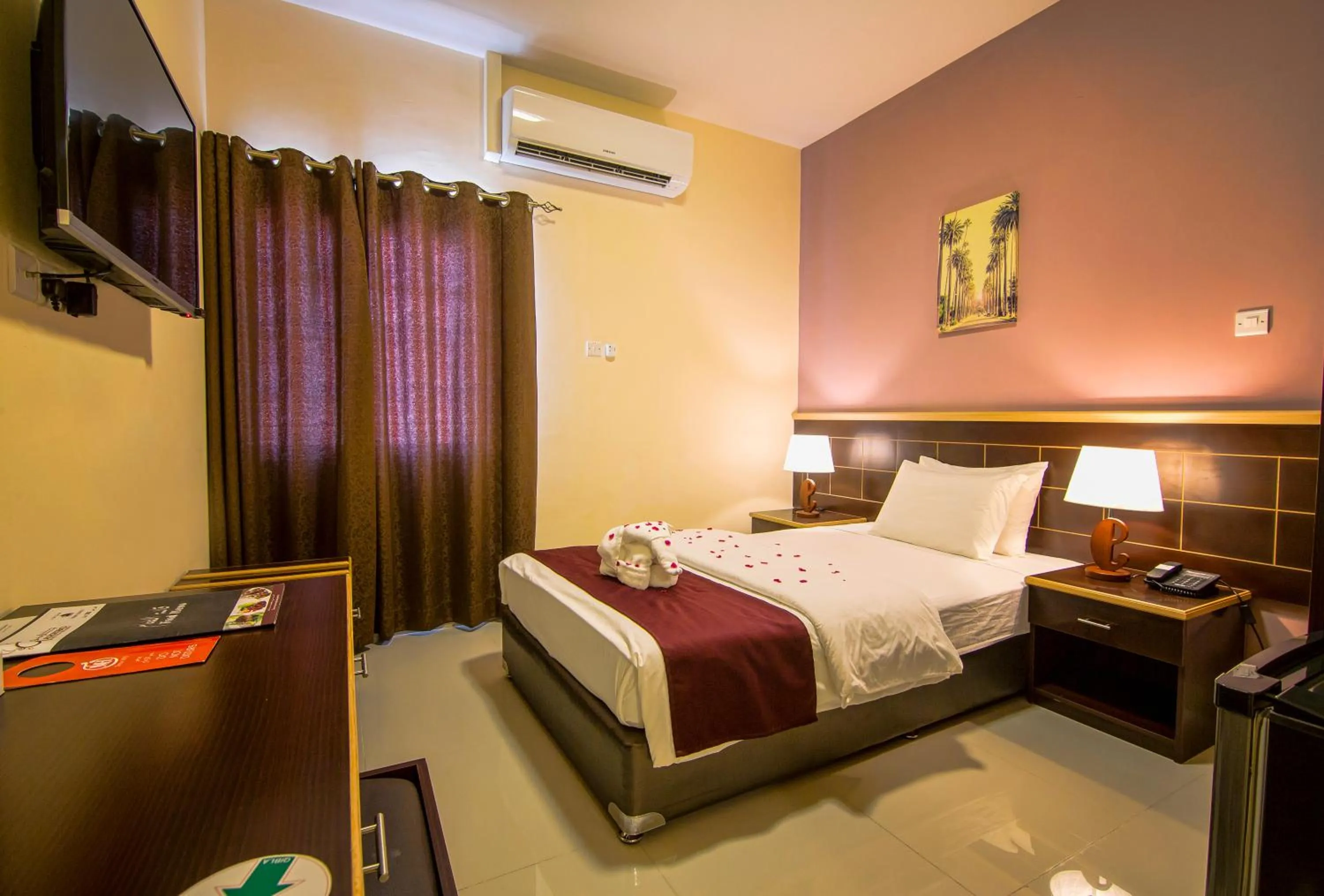 Bedroom, Bed in Mutrah Hotel