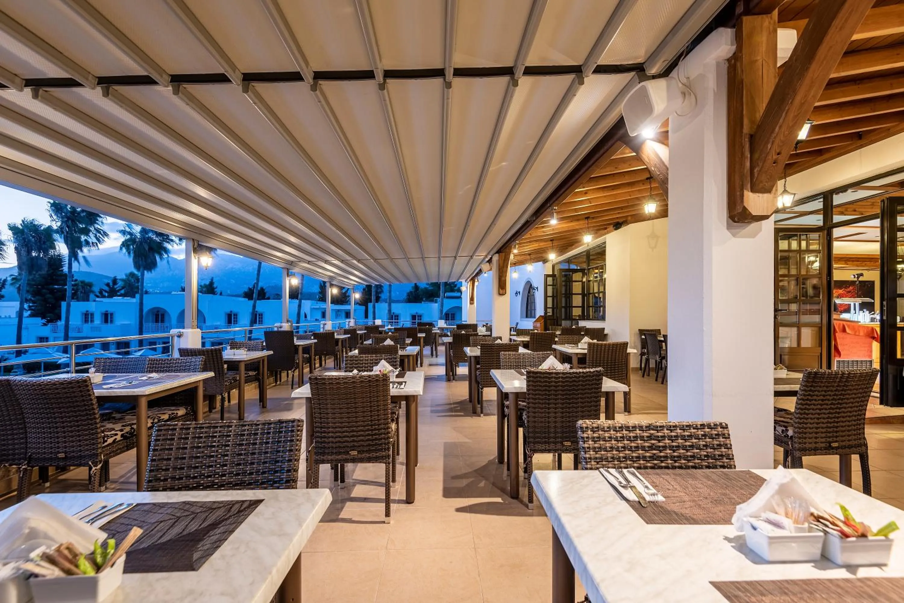 Restaurant/places to eat in Palladium hotel