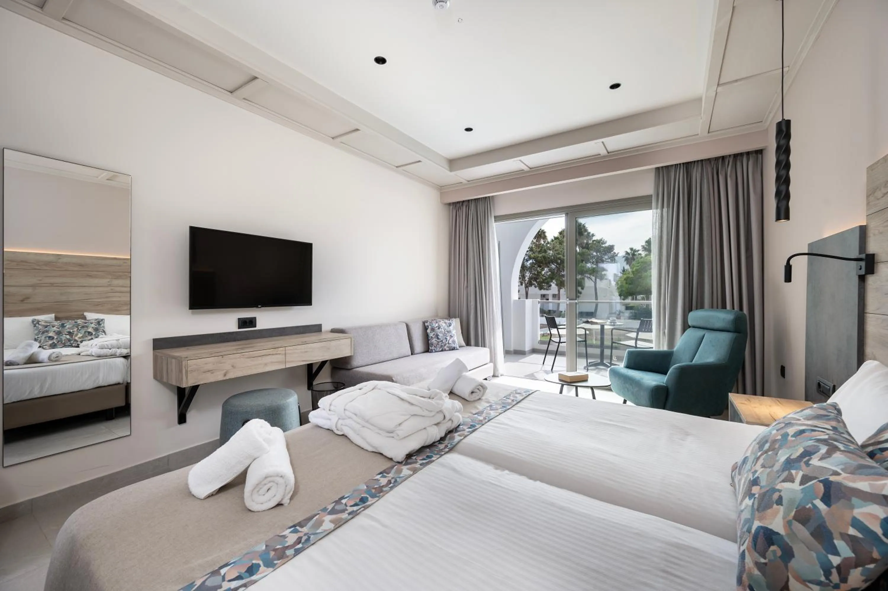 Photo of the whole room, Bed in Palladium hotel