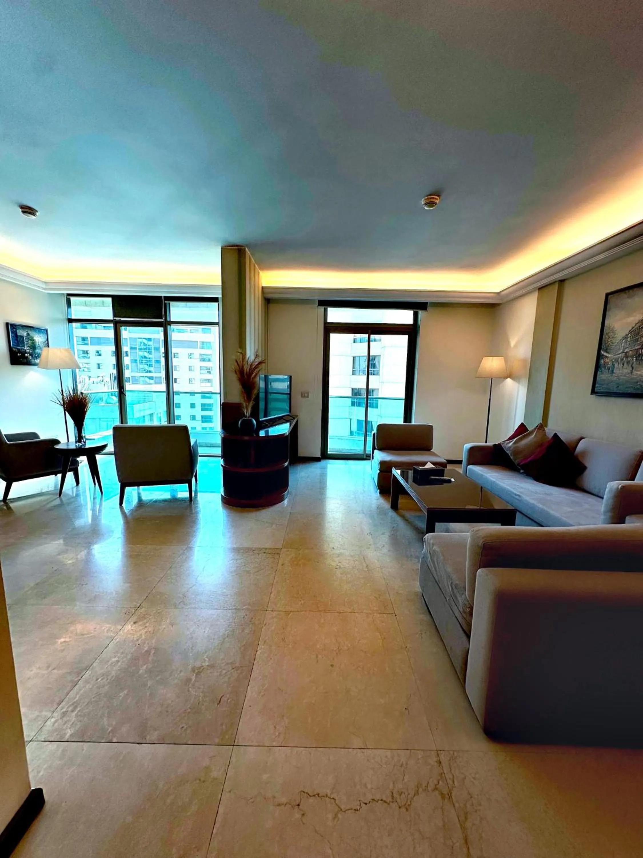 Living room in King Suites Hotel