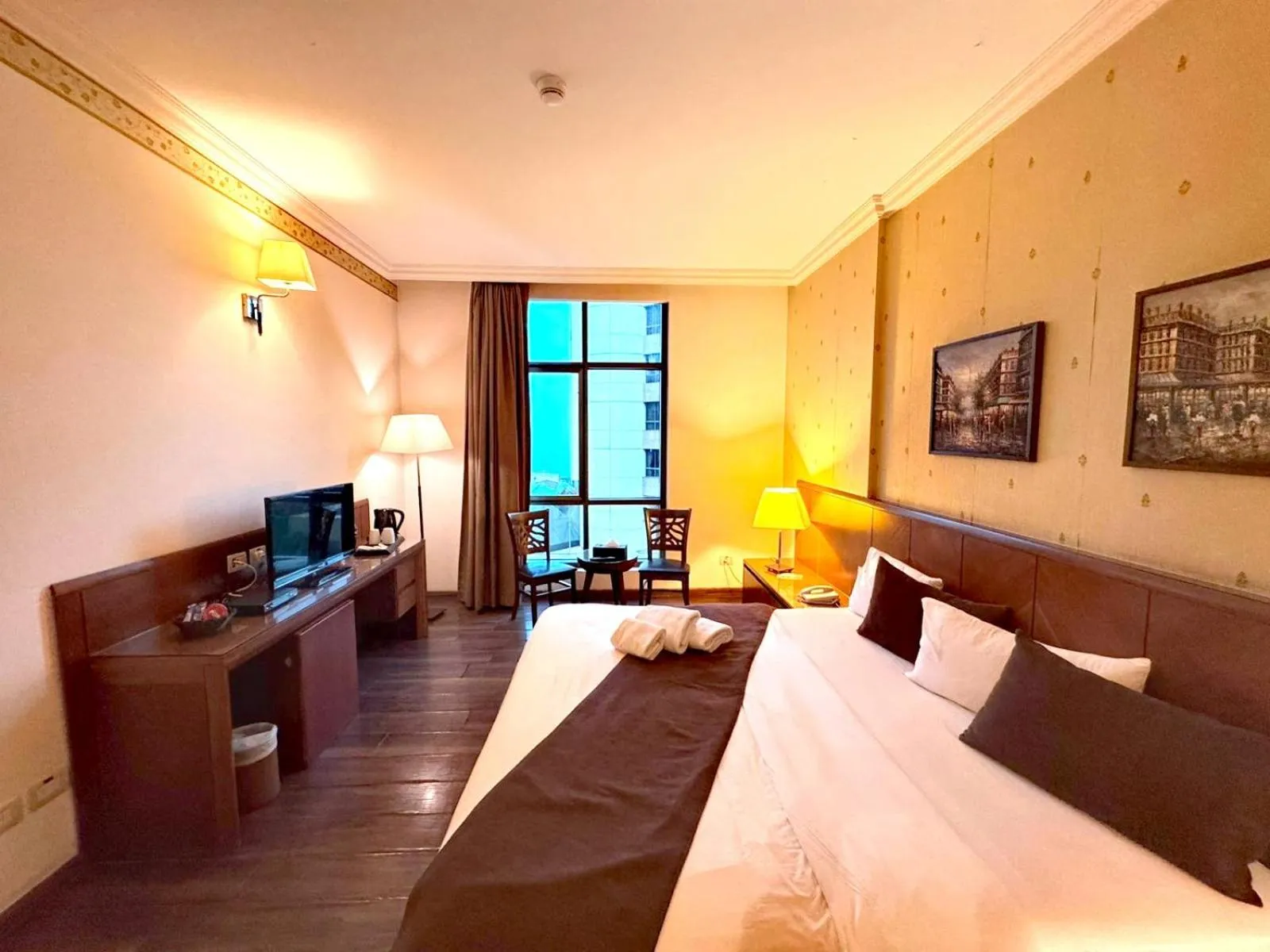 Bedroom, Bed in King Suites Hotel