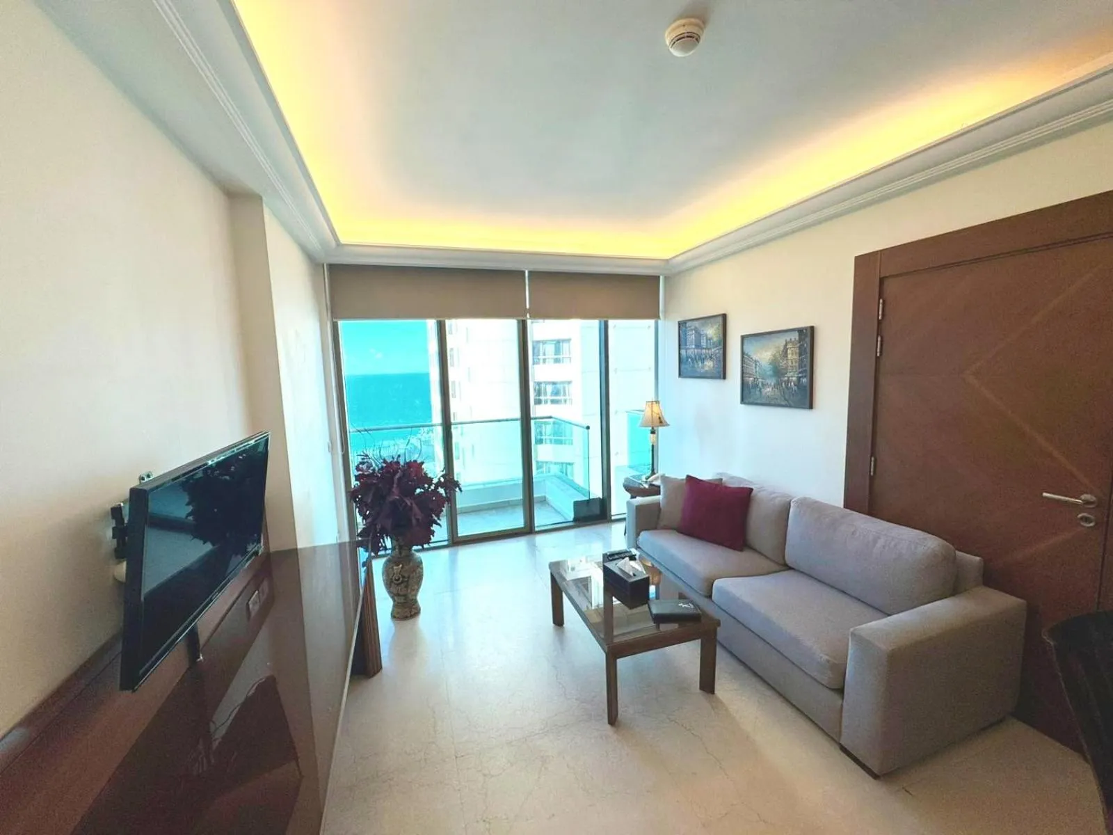 Living room in King Suites Hotel