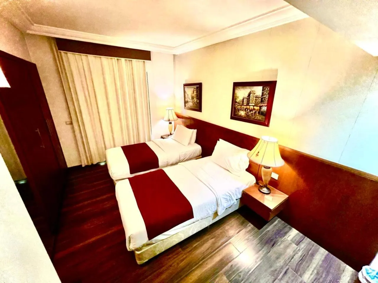Bedroom, Bed in King Suites Hotel