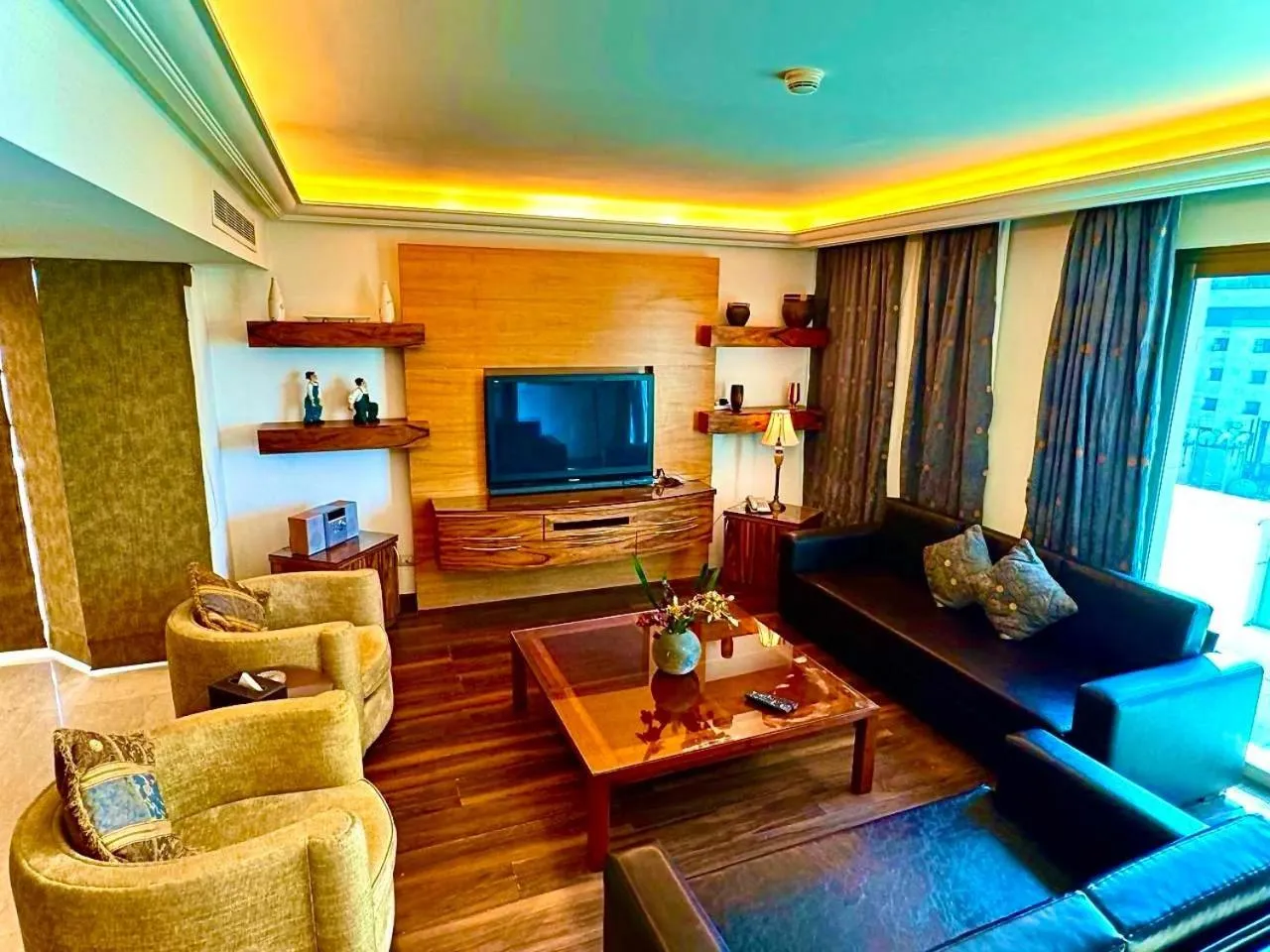 Living room in King Suites Hotel