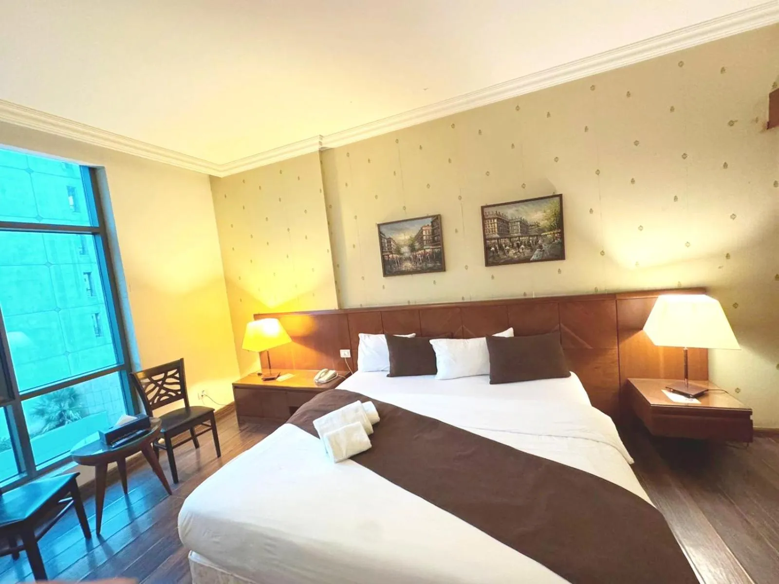 View (from property/room), Bed in King Suites Hotel