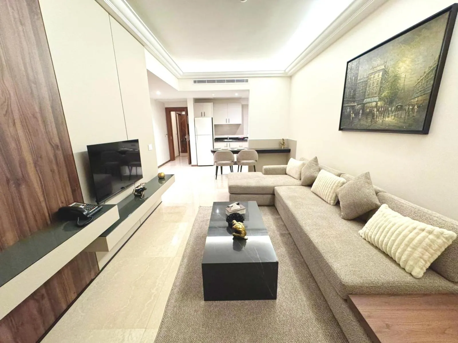 TV and multimedia in King Suites Hotel