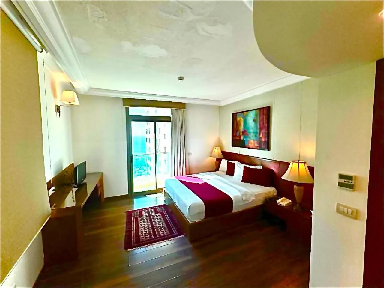 Bedroom, Bed in King Suites Hotel