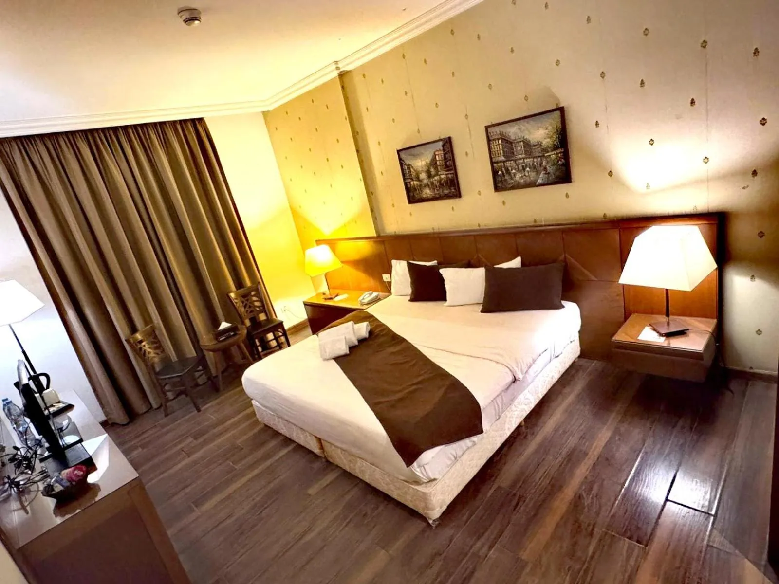 Bedroom, Bed in King Suites Hotel