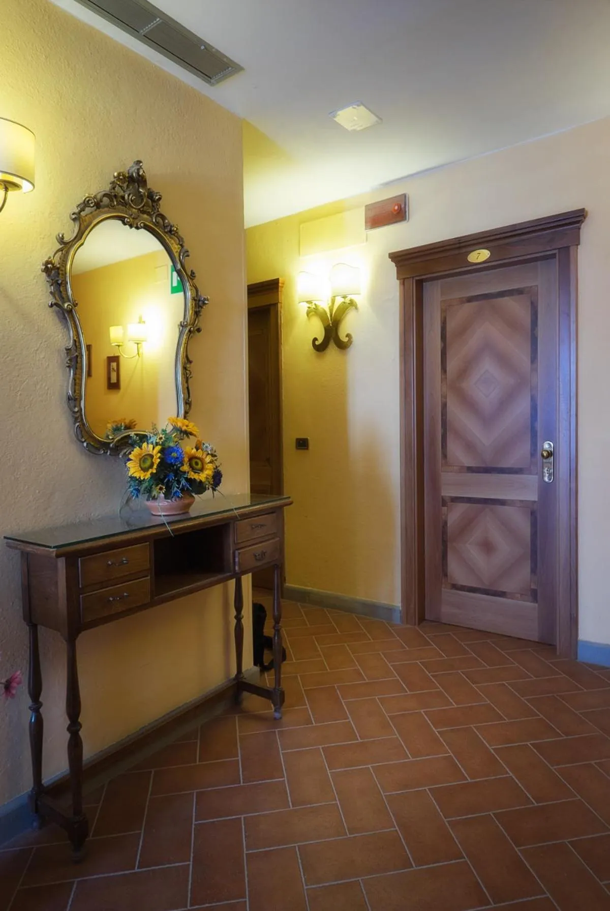 Decorative detail in Hotel La Rosa