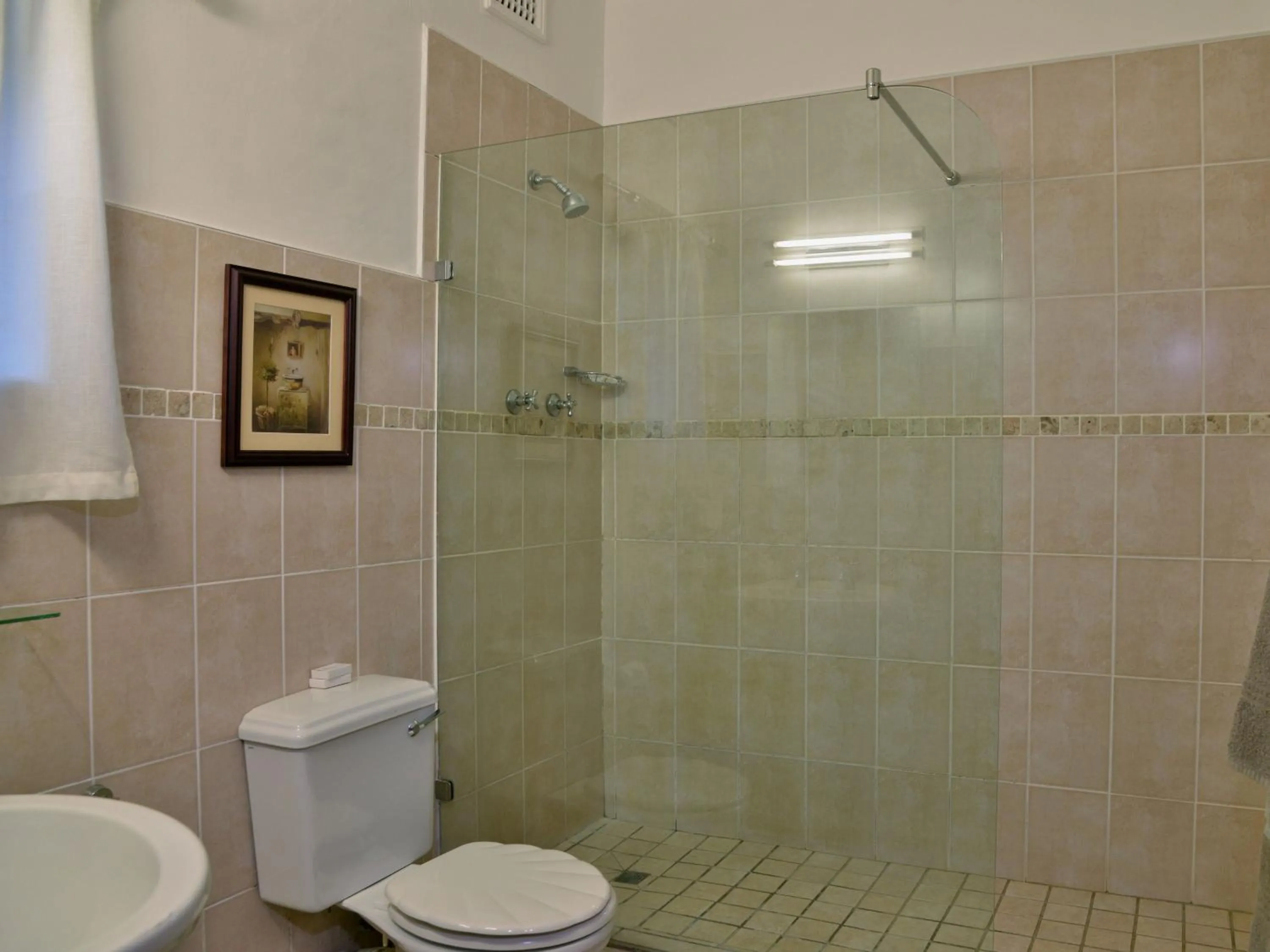 Shower in ANEW Resort Ingeli Forest Kokstad