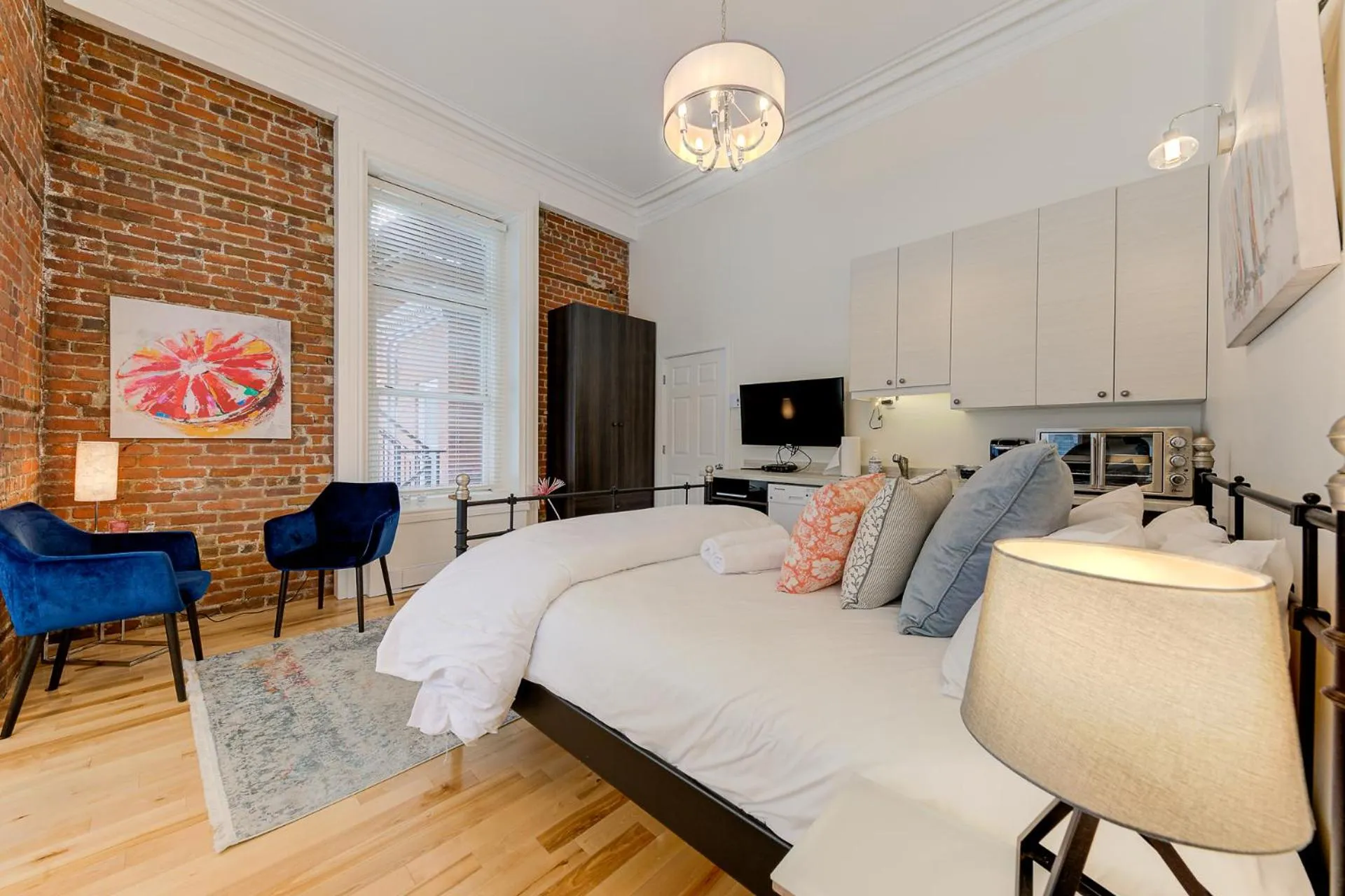 Photo of the whole room, Bed in Le 555 Grande allée