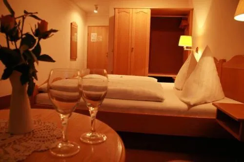 Photo of the whole room, Bed in Hotel Gasthof am Schloß