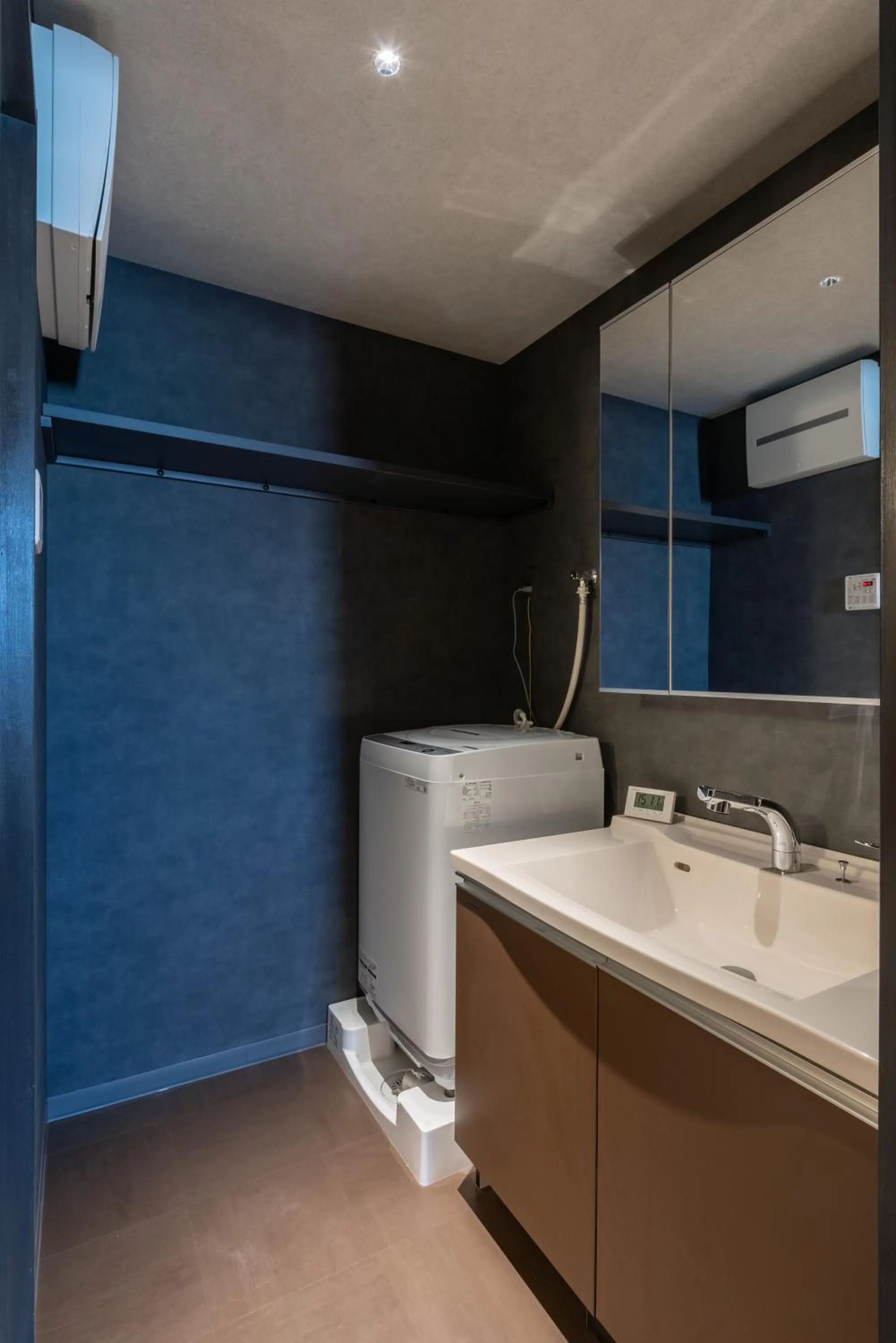 washing machine in Seven Stories