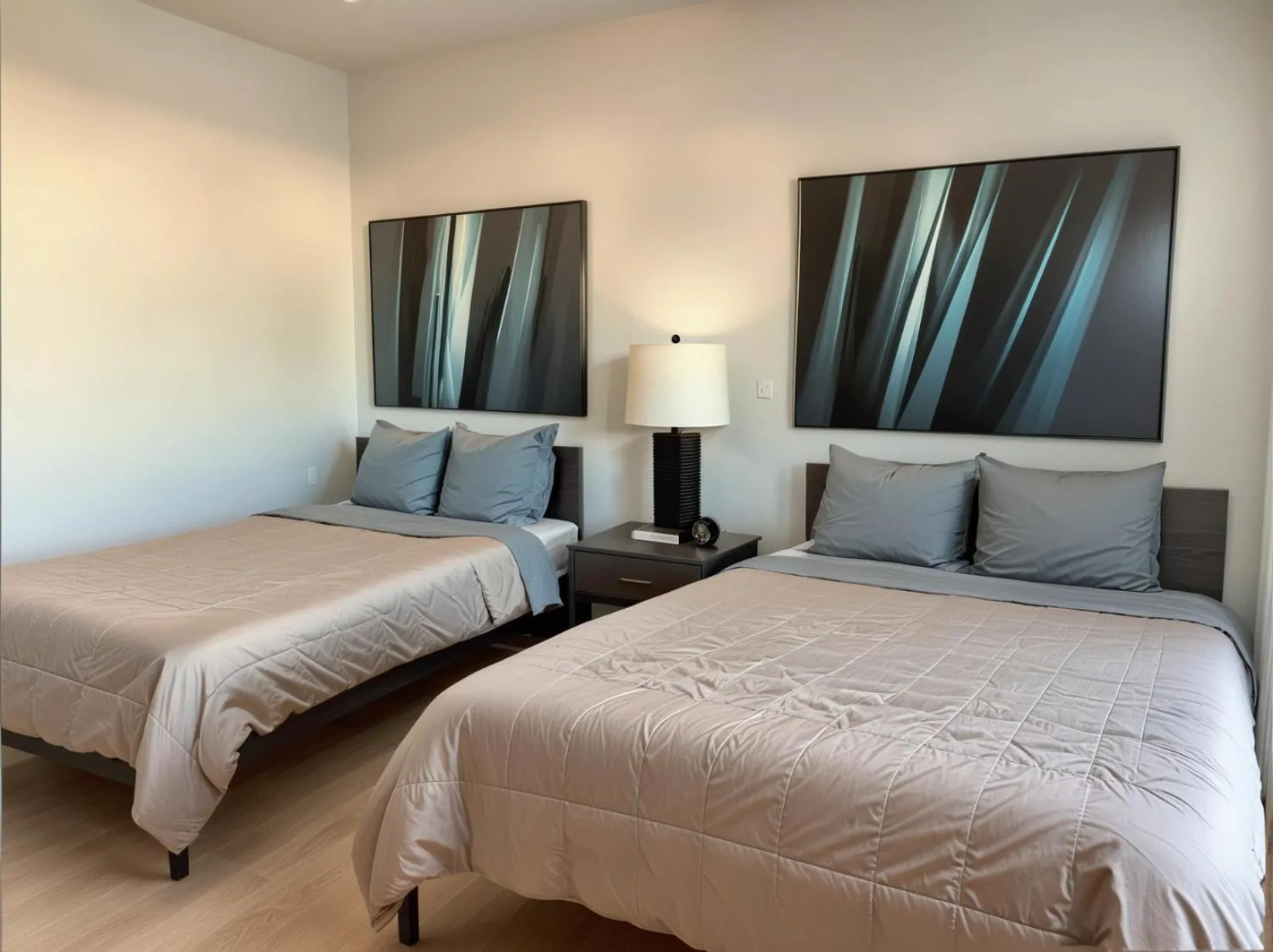 Bed in Hollywood Homes minutes to everything SPACIOUS AND FREE PARKING