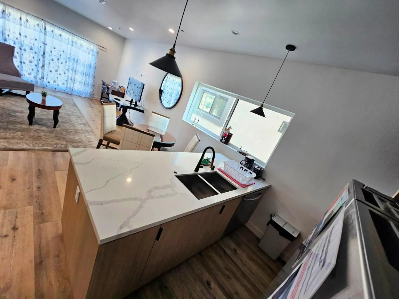 Kitchen or kitchenette in Hollywood Homes minutes to everything SPACIOUS AND FREE PARKING